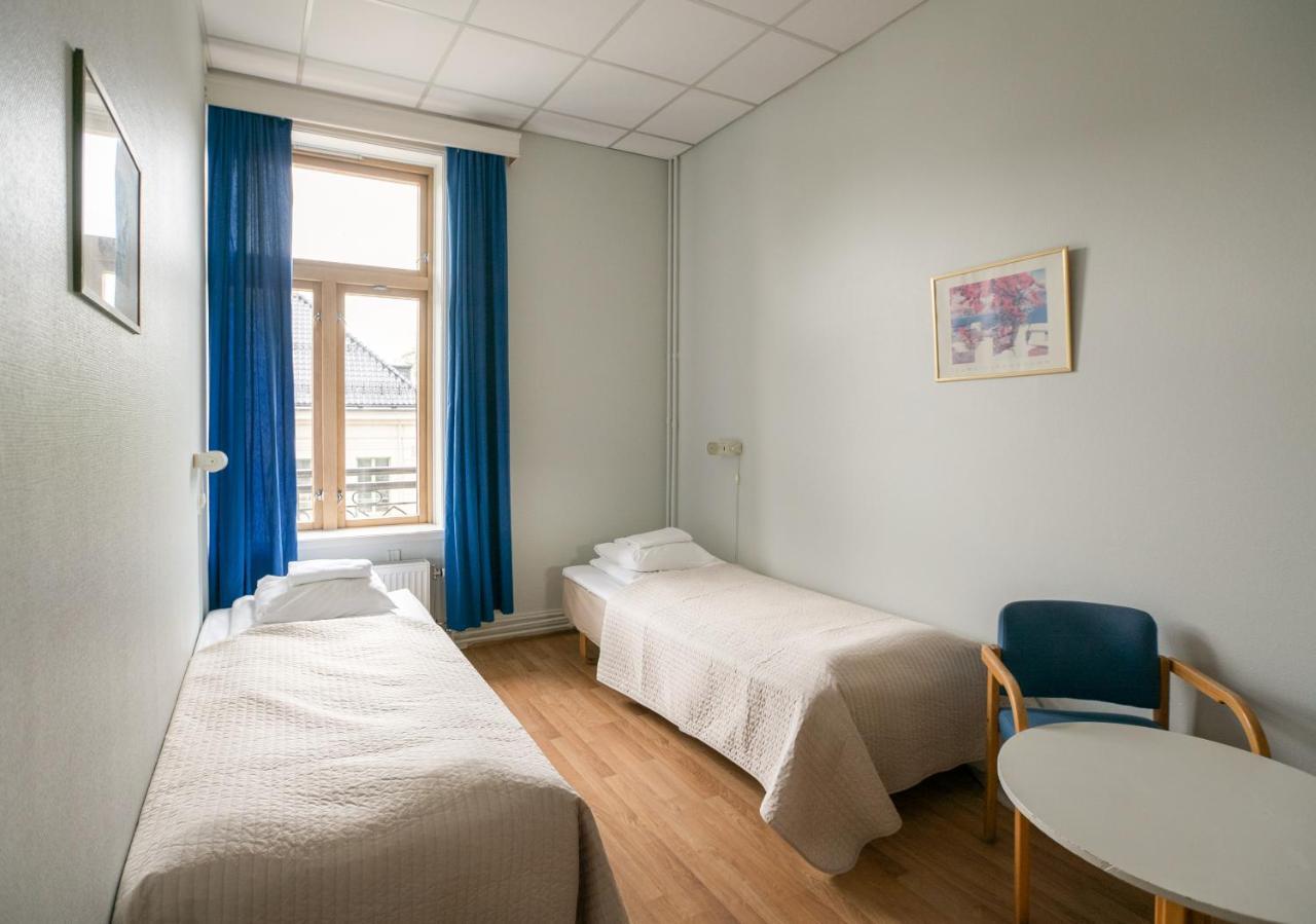 Budget Twin Room with Shared Bathroom,1588461455:JPEG