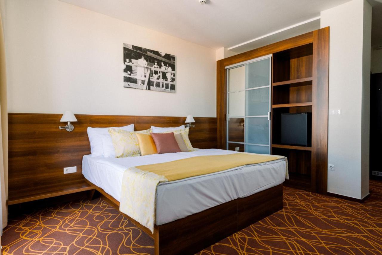 Deluxe Double or Twin Room,1541636566:JPEG