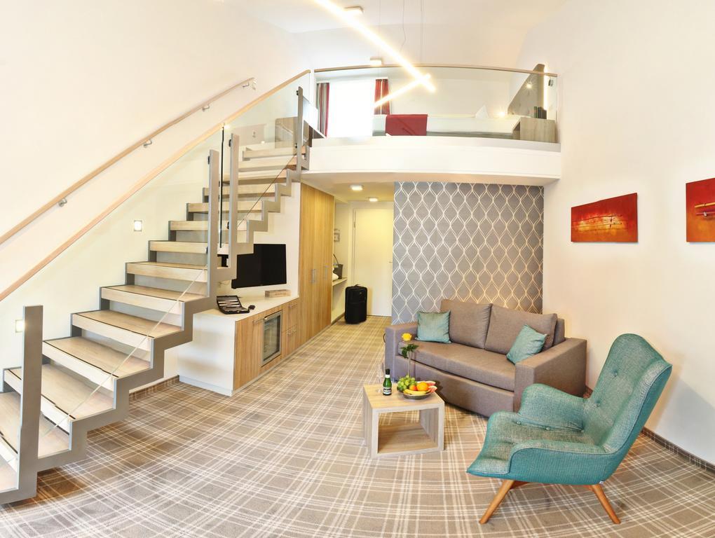 Deluxe Double Room with Balcony,185271300:JPEG
