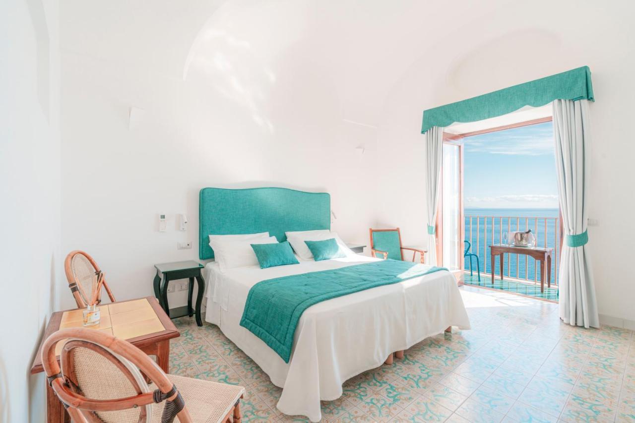 Double or Twin Room Sea View