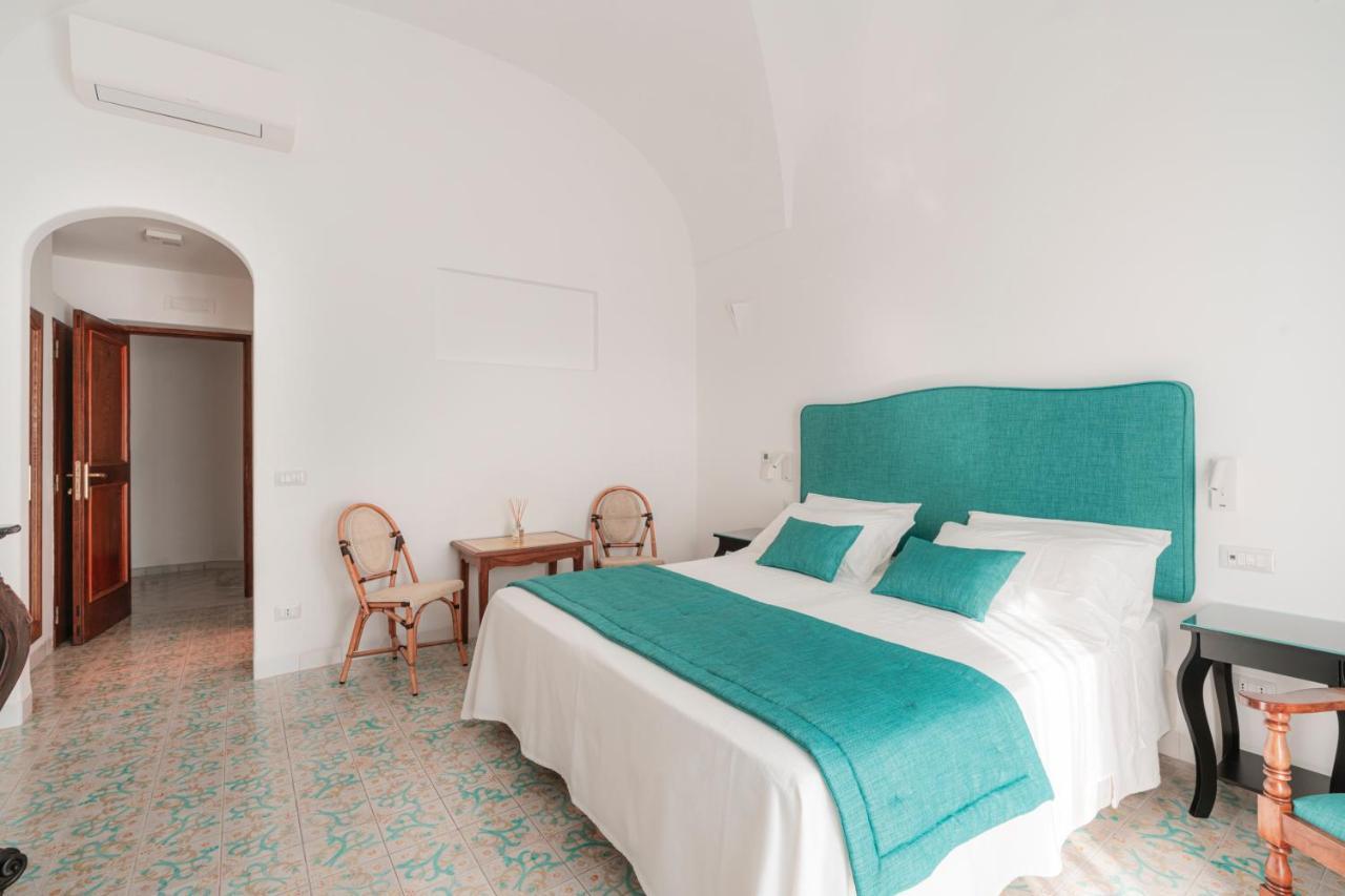 Double or Twin Room Sea View