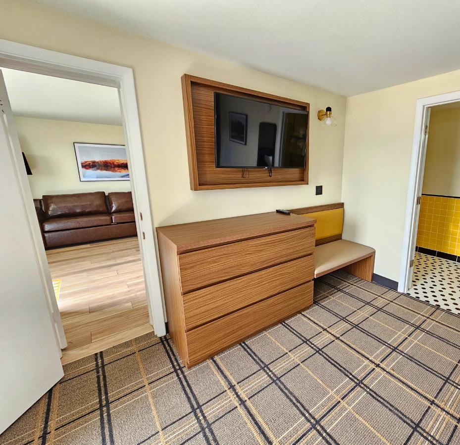King Suite with Lake View,1409921294:JPEG