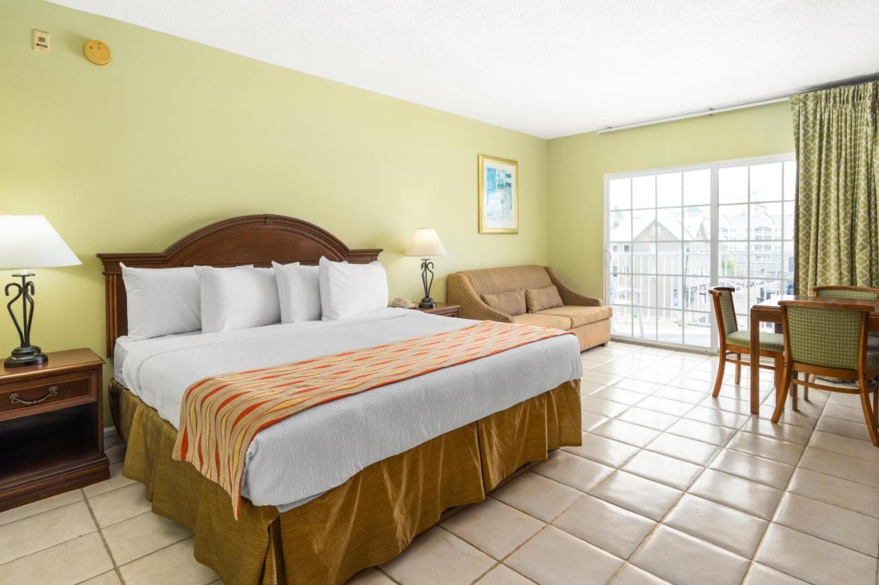 King Suite Sofa Bed Pool View,1421535300:JPEG