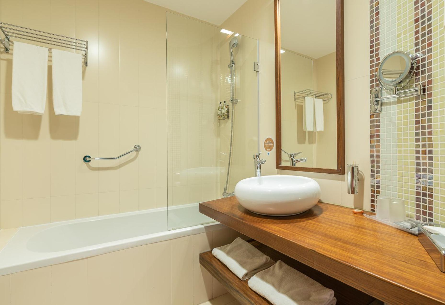 Premium Double or Twin Room,1597547811:JPEG