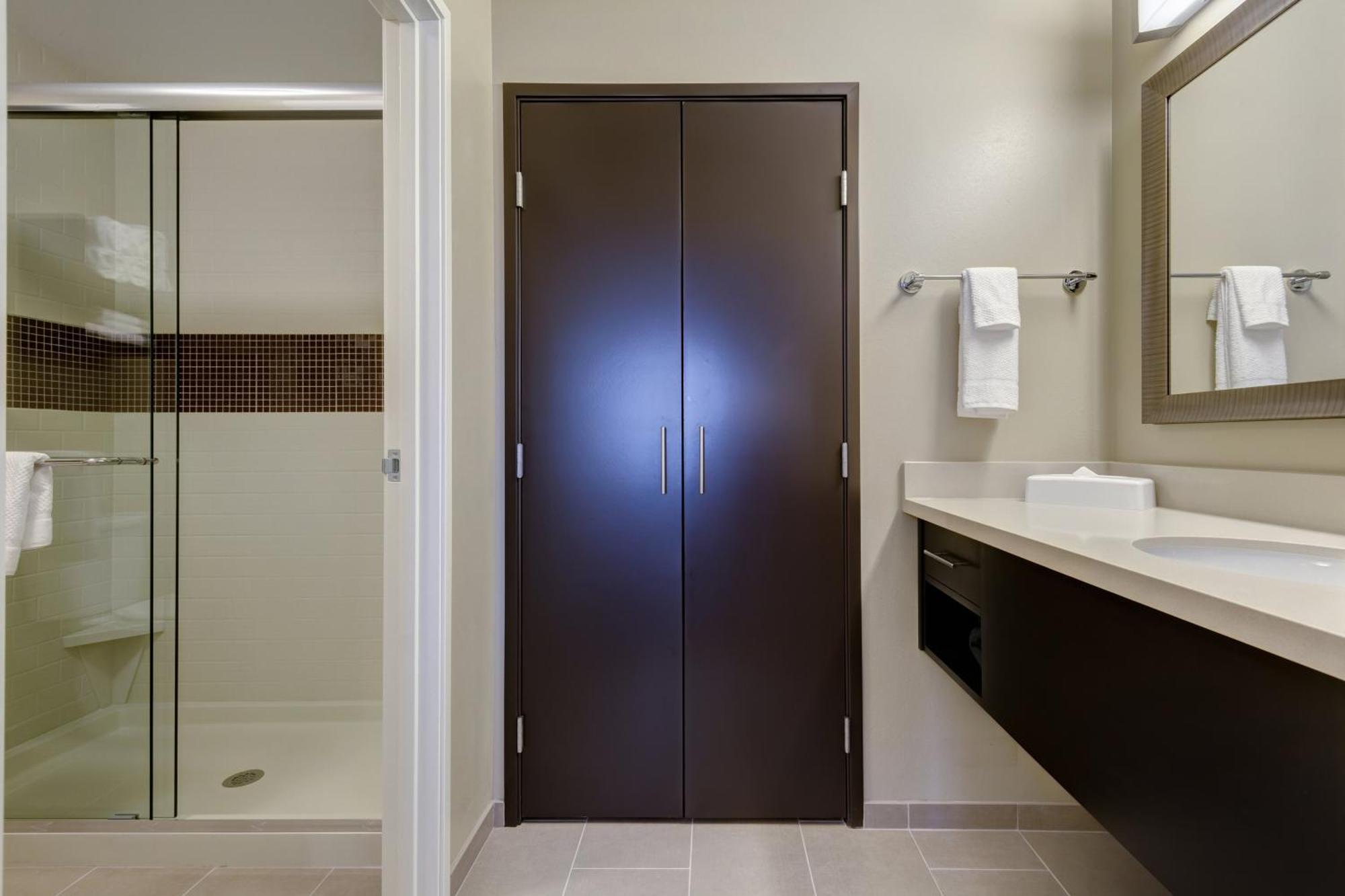 One-Bedroom Suite with Two Queen Beds,1450969858:JPEG