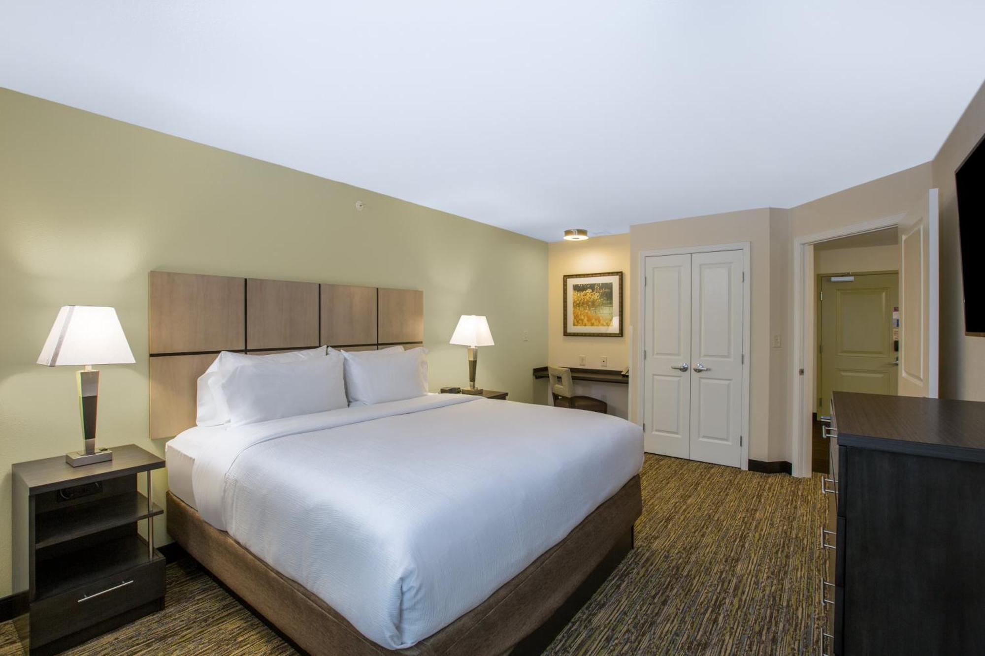 One-Bedroom King Suite,1458227767:JPEG
