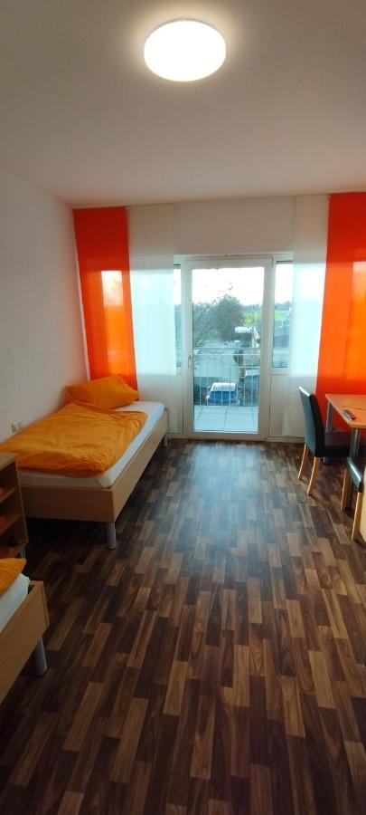 Zweibettzimmer mit Balkon