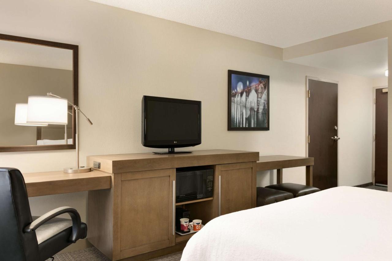 Queen Room with Roll-In Shower - Mobility Access/Non-Smoking,1498914643:JPEG