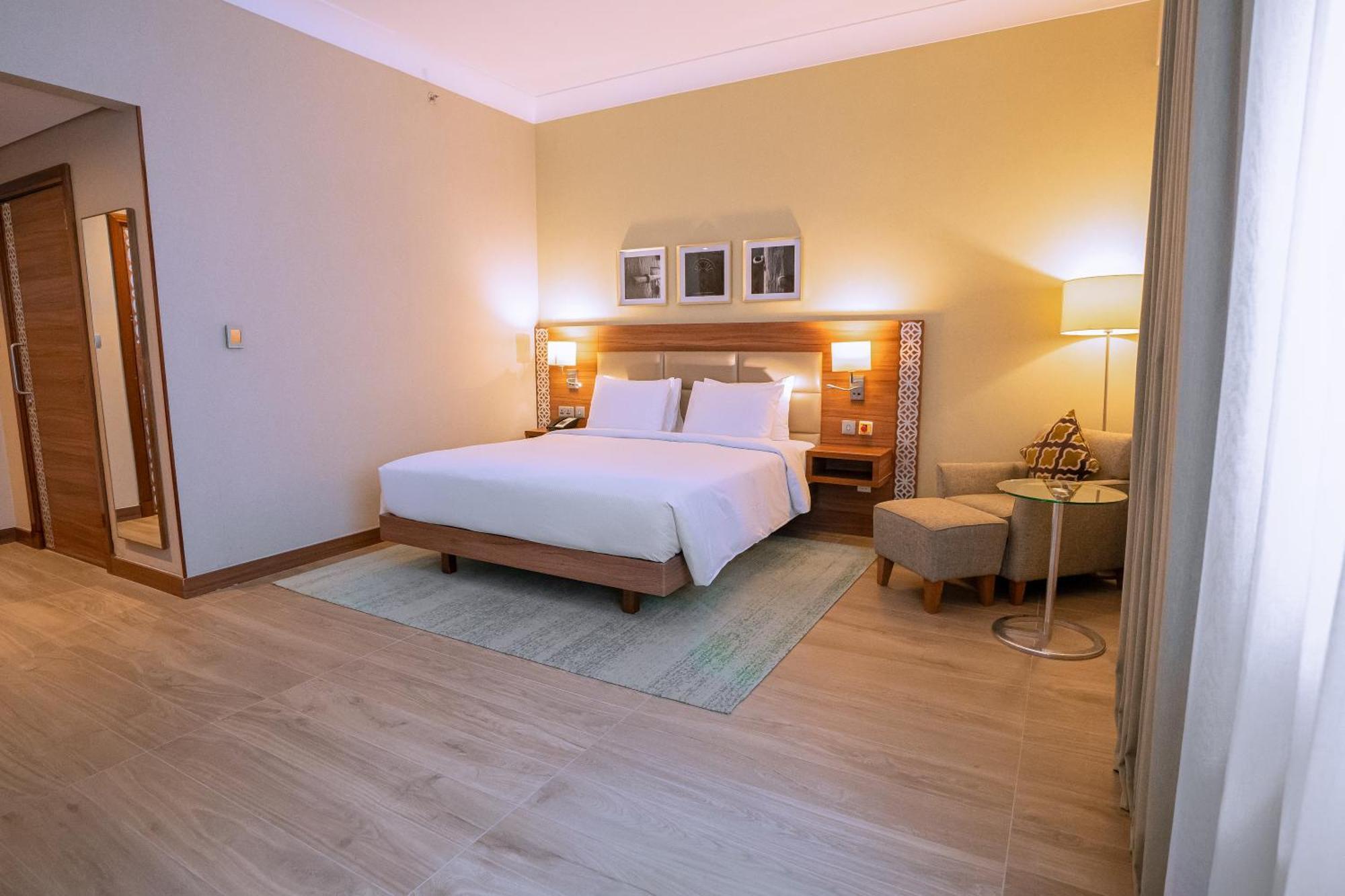 Chambre Lit King-Size - Accessible aux Personnes à Mobilité Réduite
