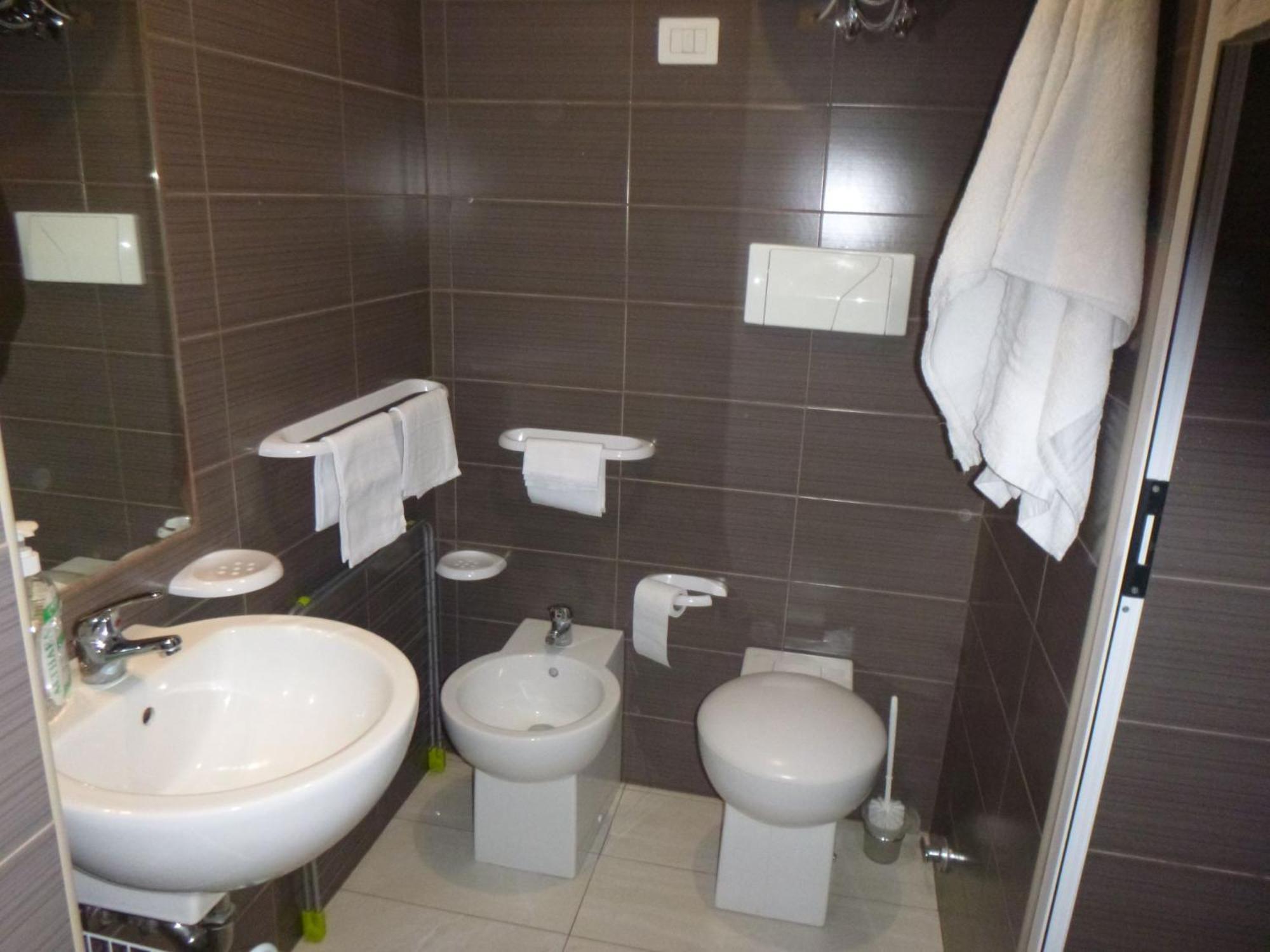 Double or Twin Room Split Level