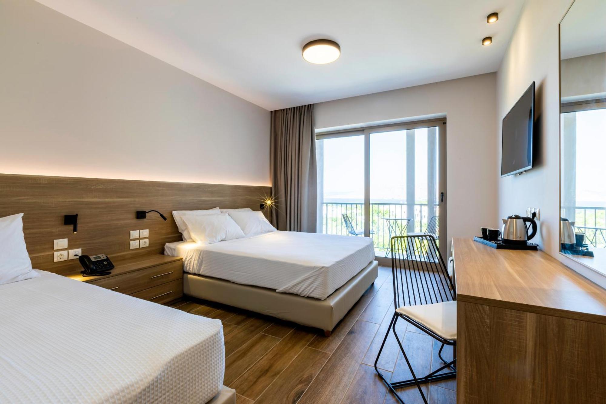 Standard Dreibettzimmer mit Meerblick