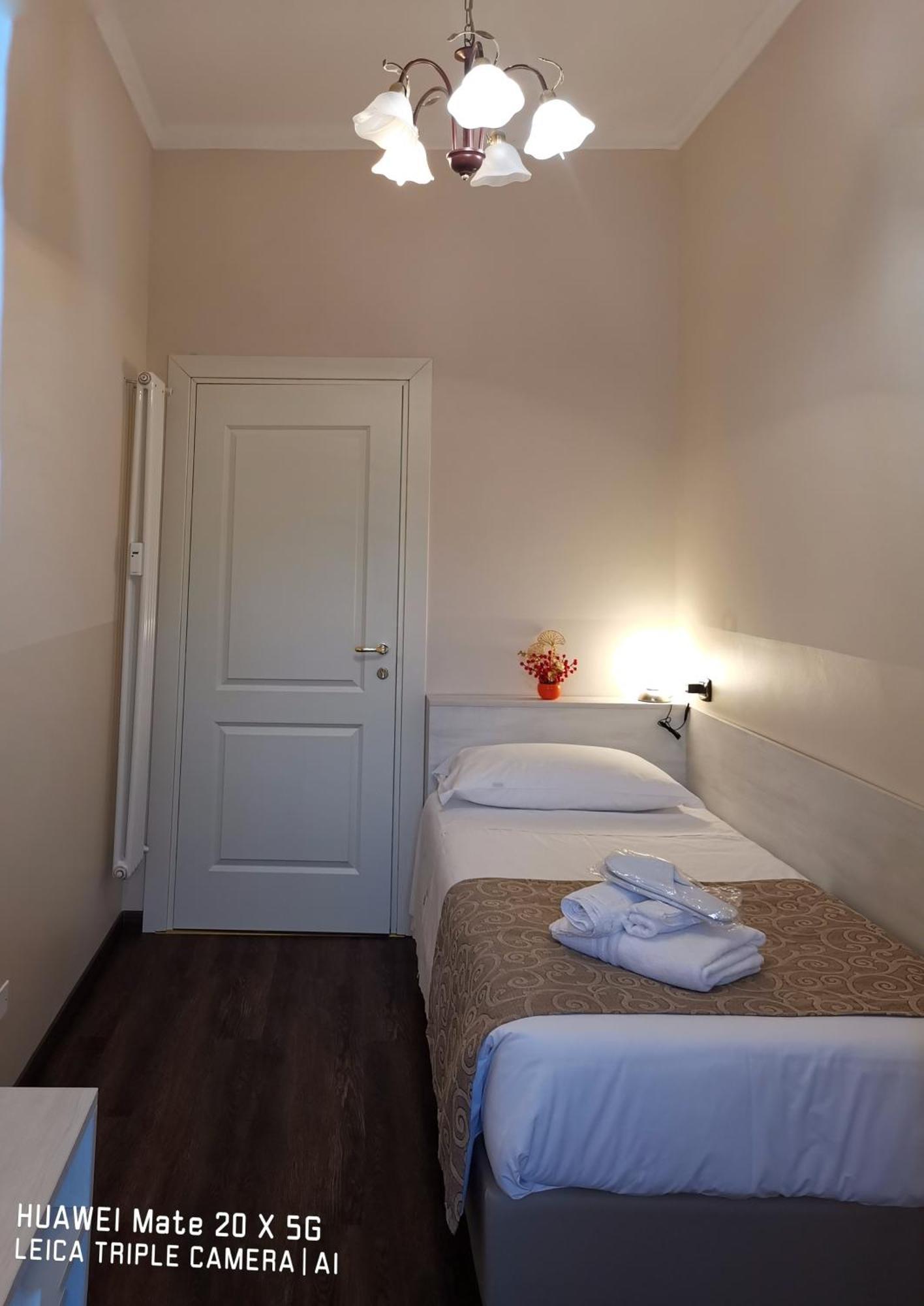 Single Room with Private External Bathroom,1501126456:JPEG