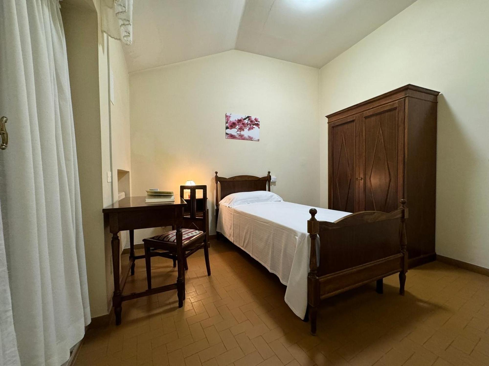 Standard Single Room,1527736699:JPEG