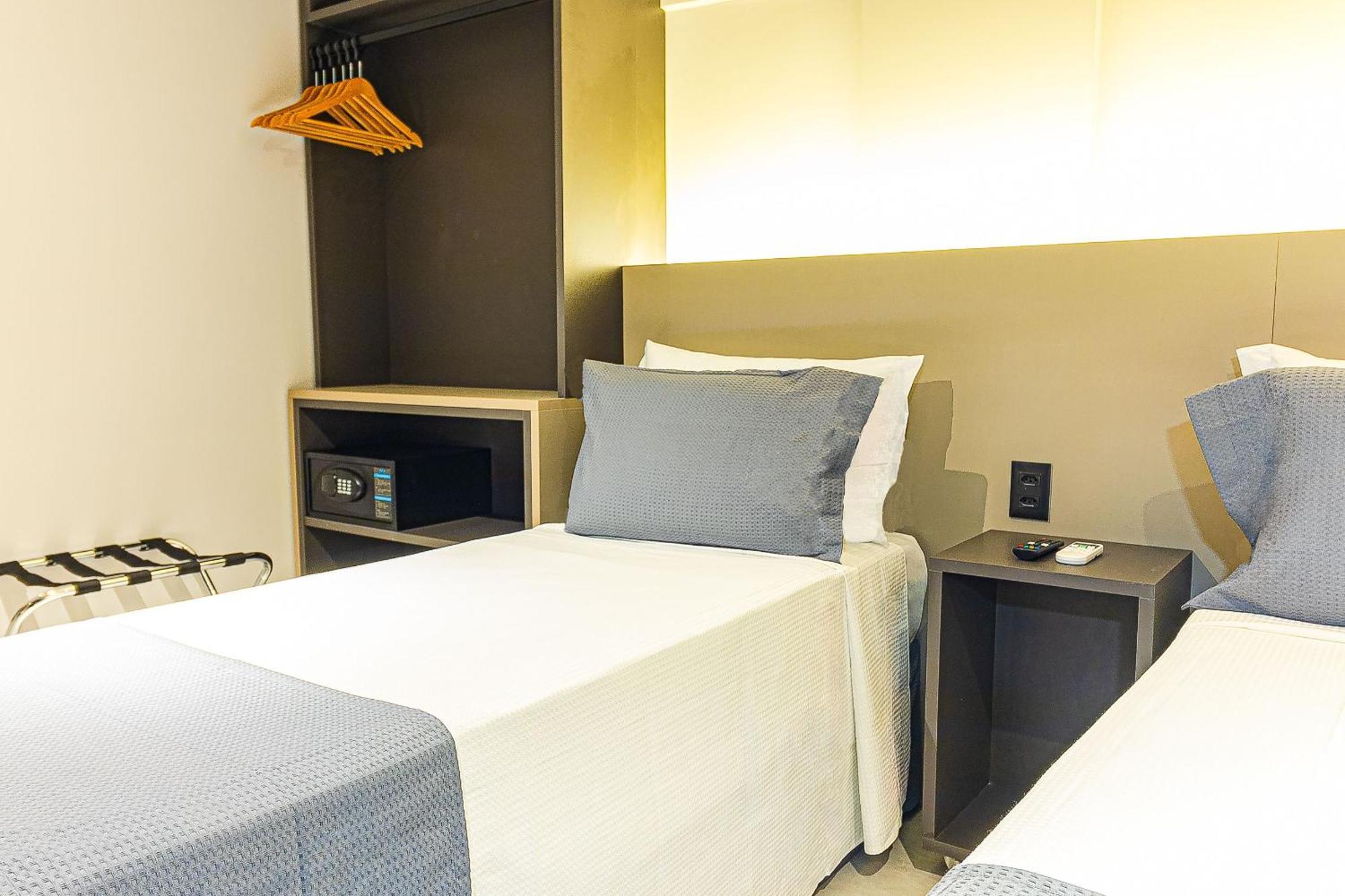 Quarto com Cama de Casal ou 2 de Solteiro e Vista da Cidade
