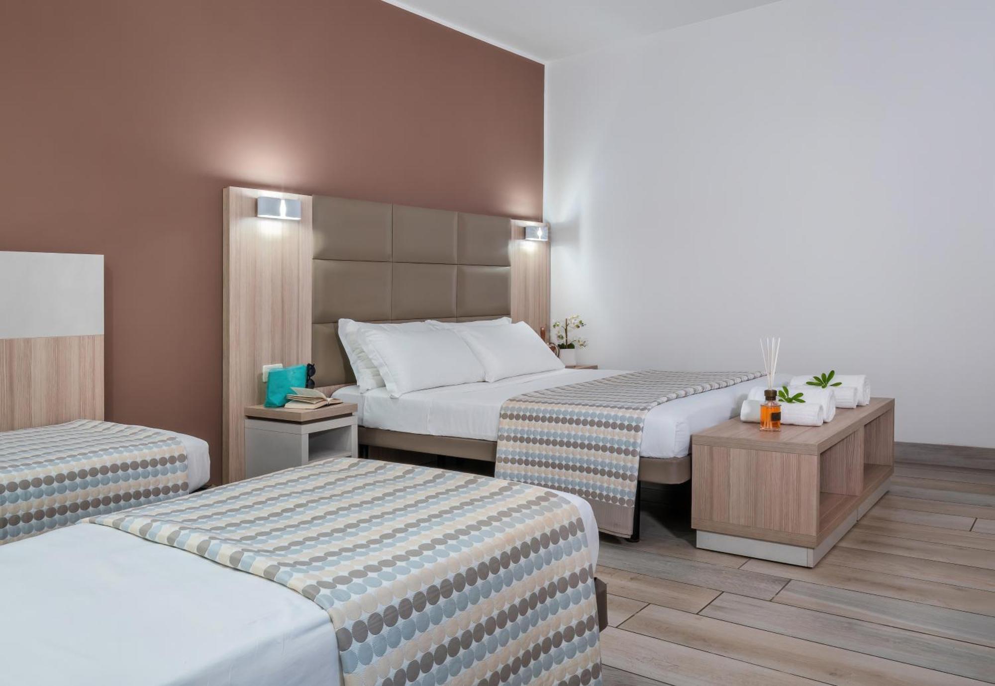 Quadruple Room (2 Adults + 2 Children),1536695062:JPEG