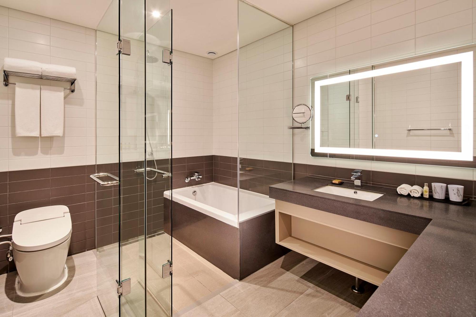 Deluxe Room with Two Double Beds,1537346821:JPEG