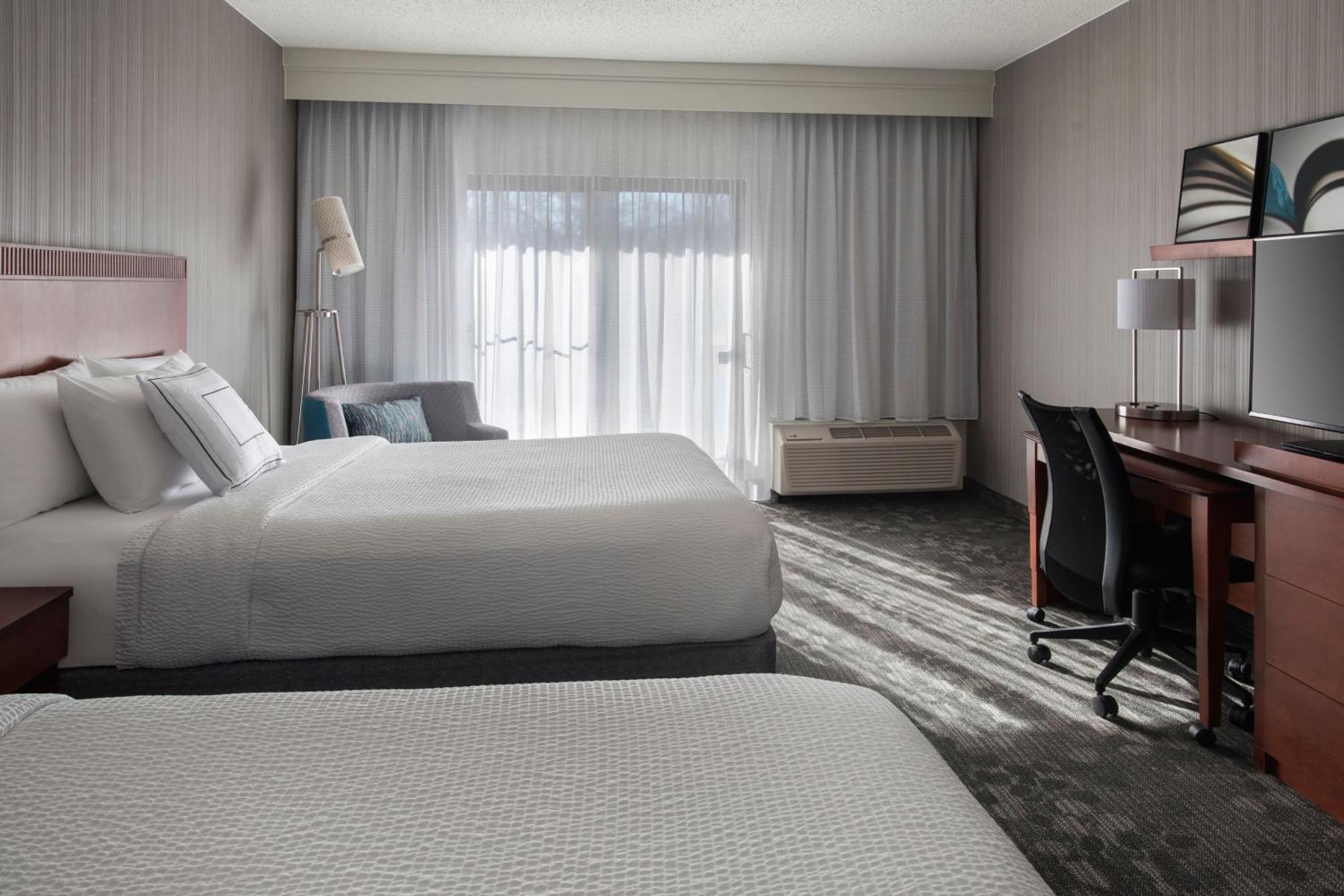 Standard Queen Room with Two Queen Beds,1706236205:JPEG
