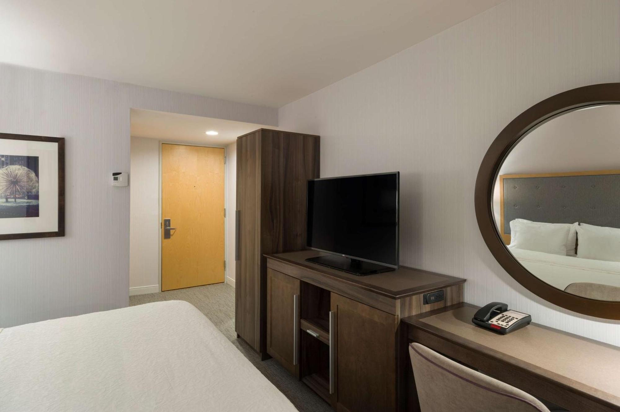 King Room with Roll in Shower,1552156909:JPEG