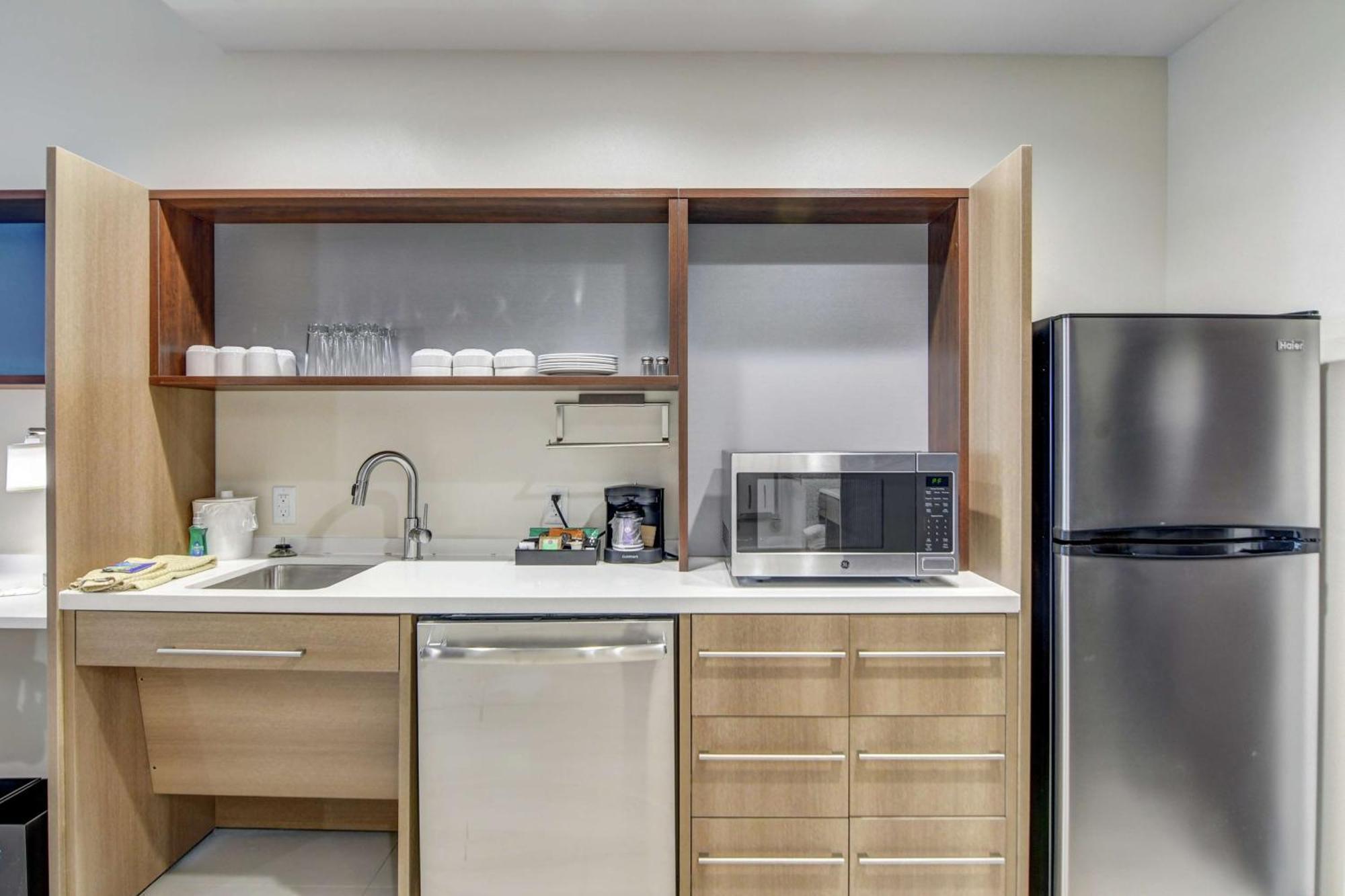 One-Bedroom King Suite - Non-Smoking