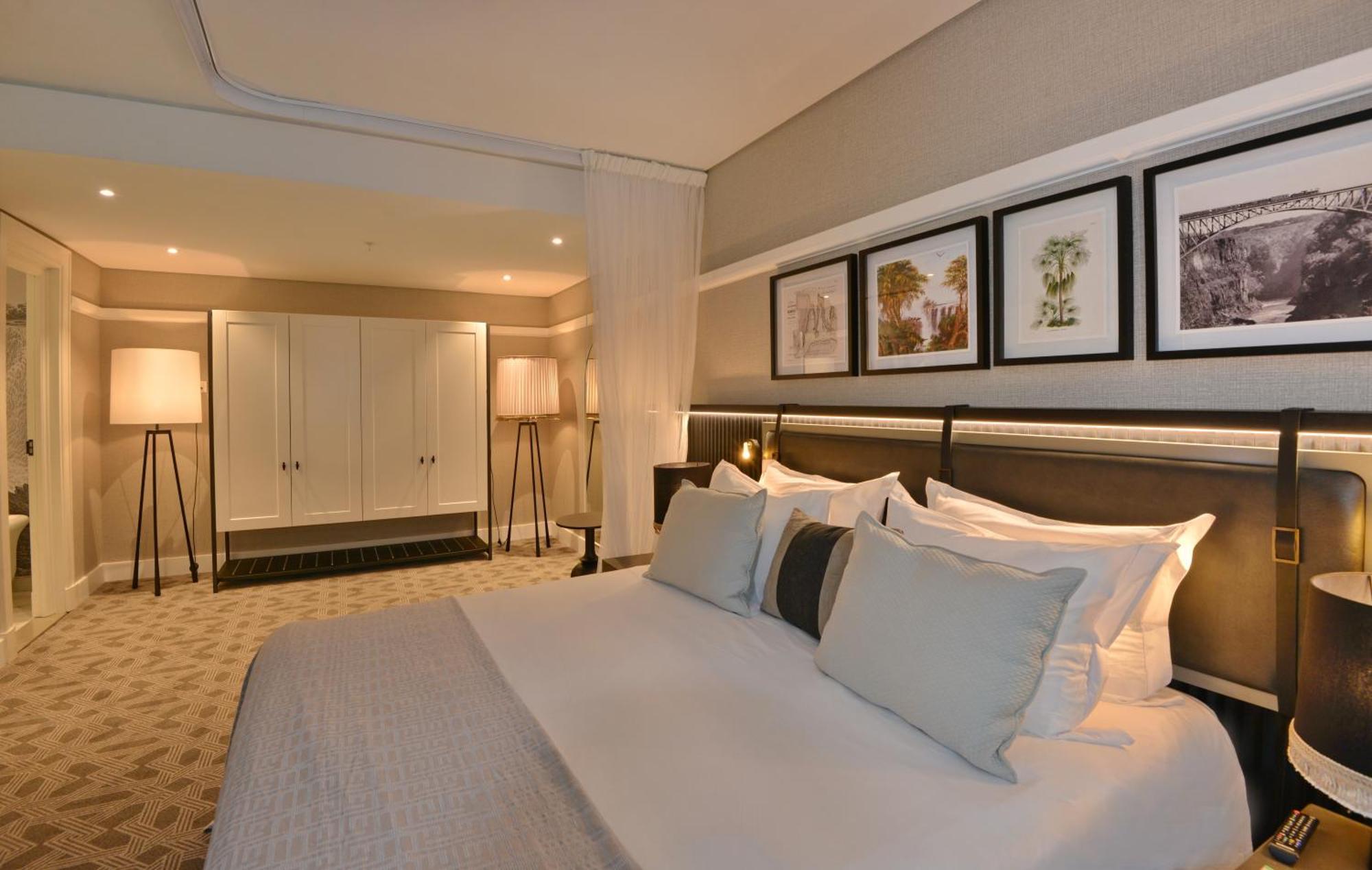 Deluxe King Suite,1558094797:JPEG