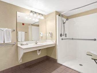 Queen Room with Two Queen Beds - Disability Access- Non-Smoking