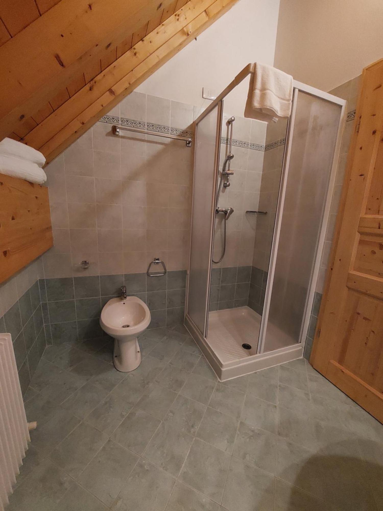 Family Room Private Bathroom