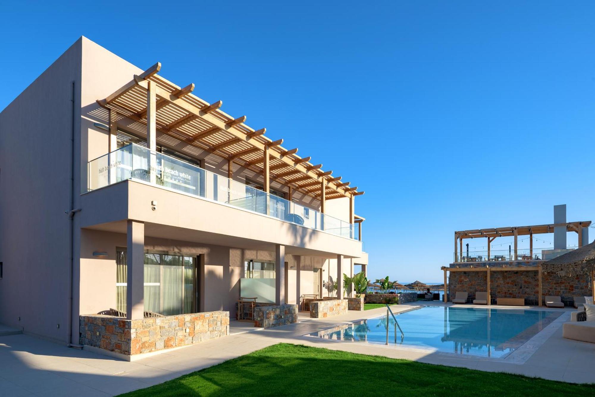 Suite Deluxe Blanche avec Accès Direct à la Piscine