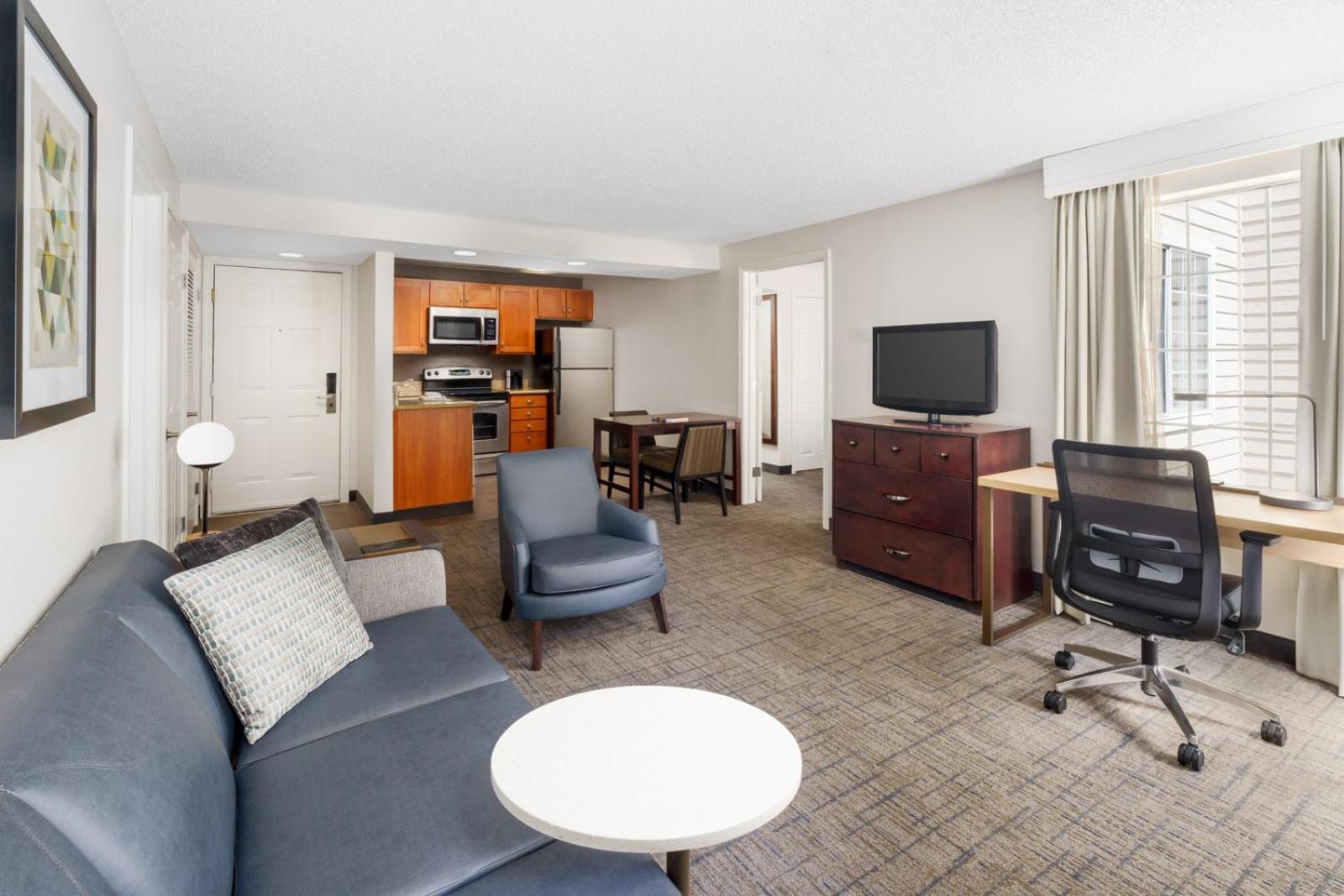 One-Bedroom King Suite Sofa Bed,1598401373:JPEG