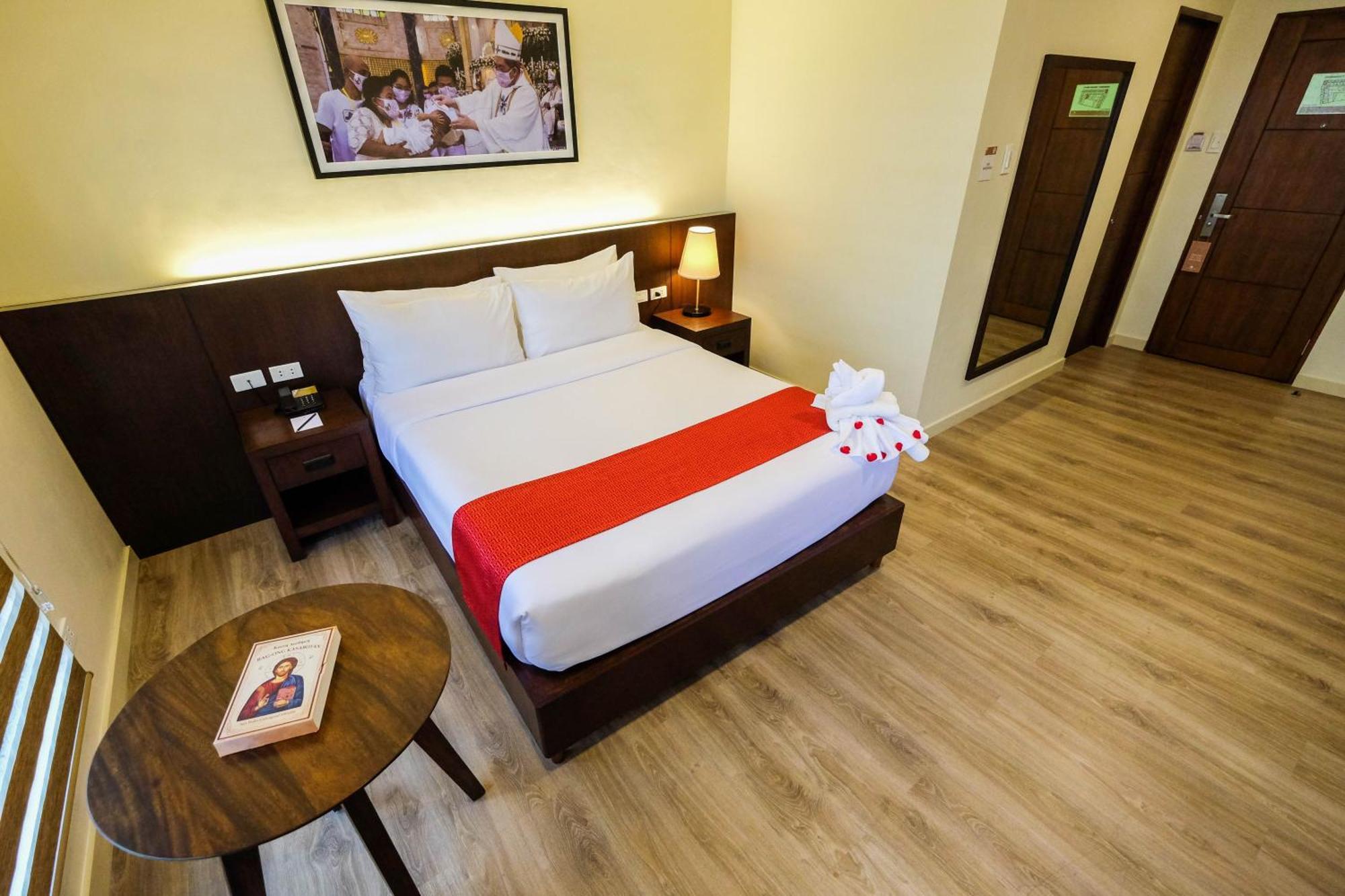Deluxe Queen Suite