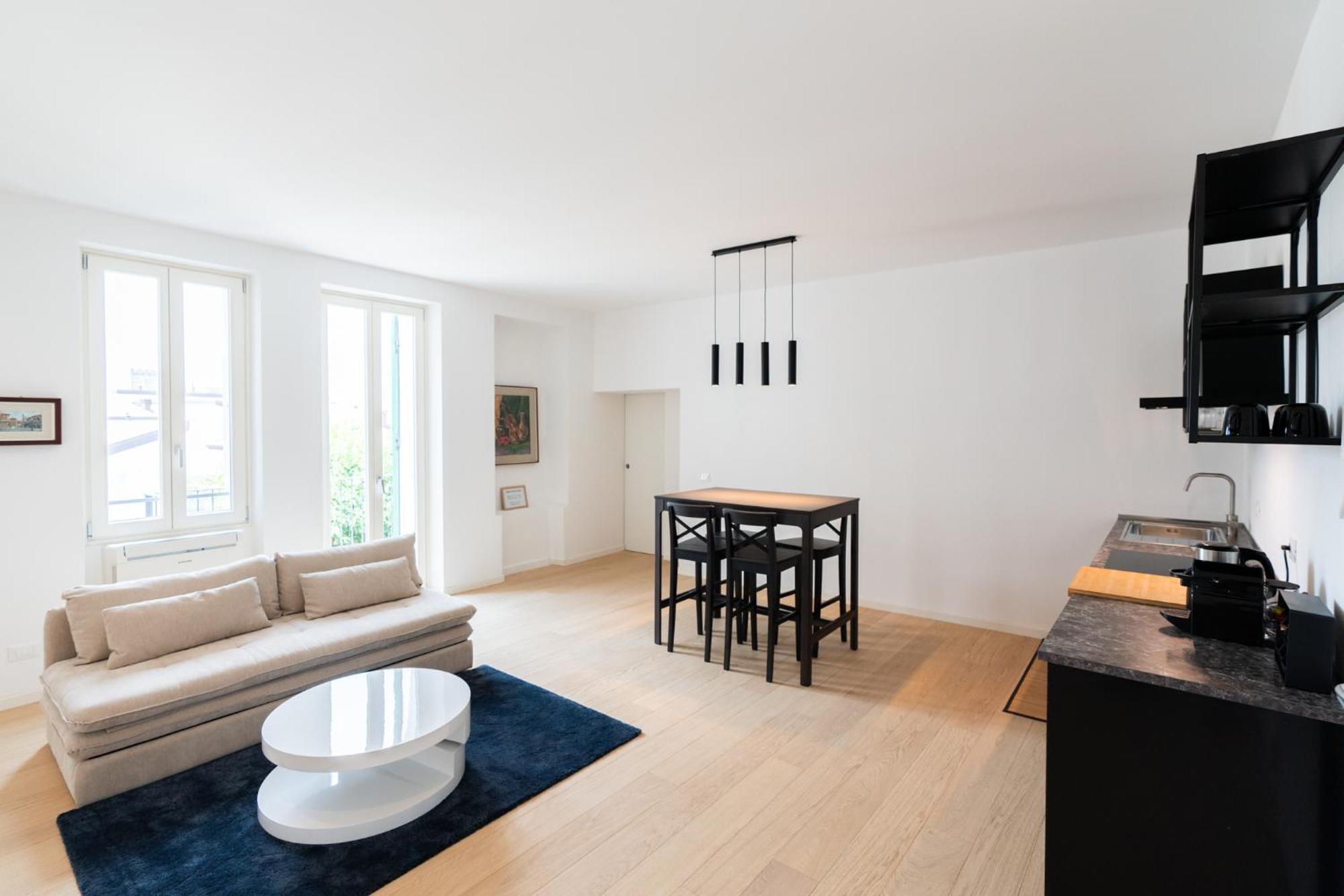 Deluxe One-Bedroom Apartment City View
