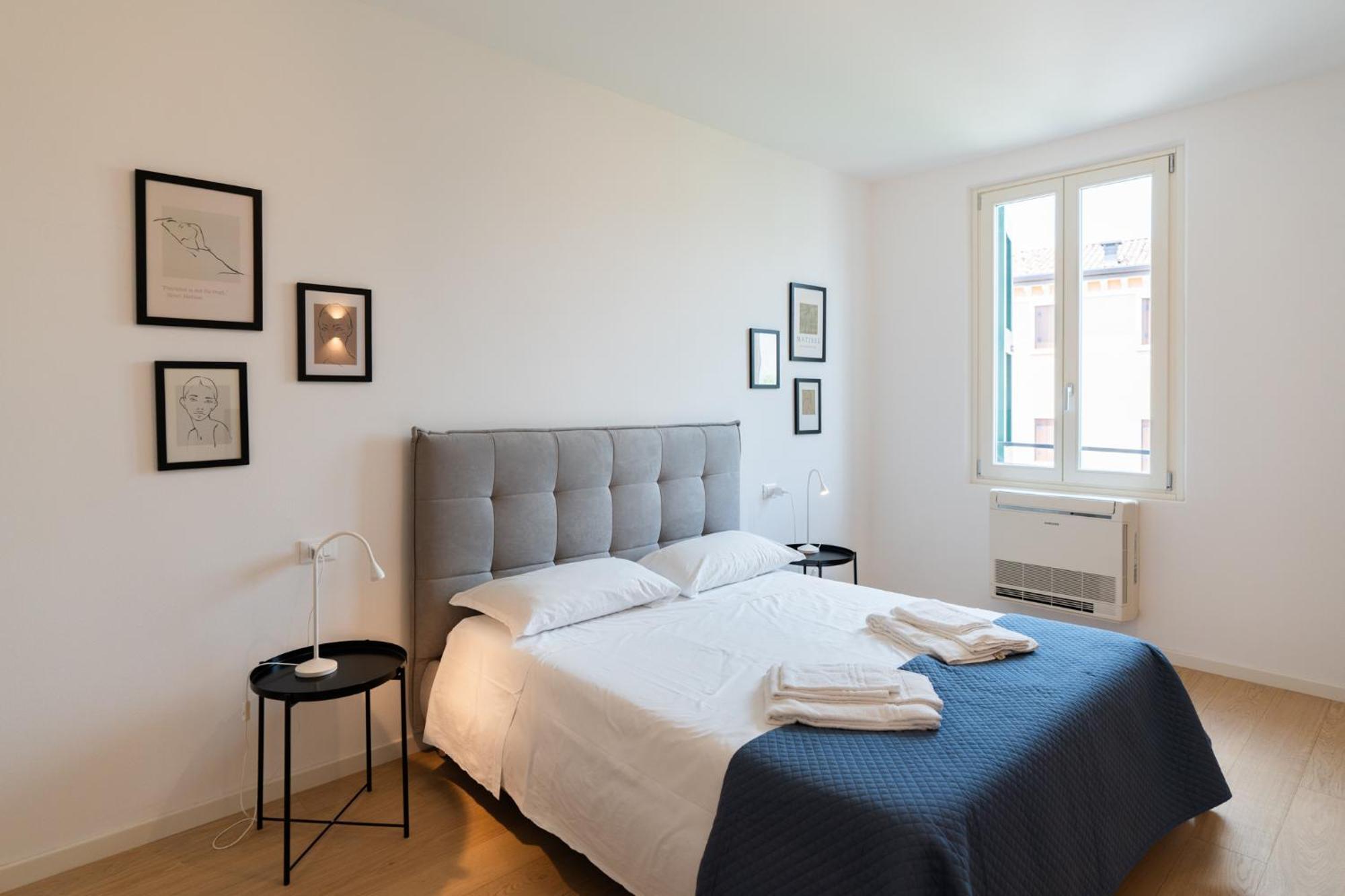 Deluxe One-Bedroom Apartment City View