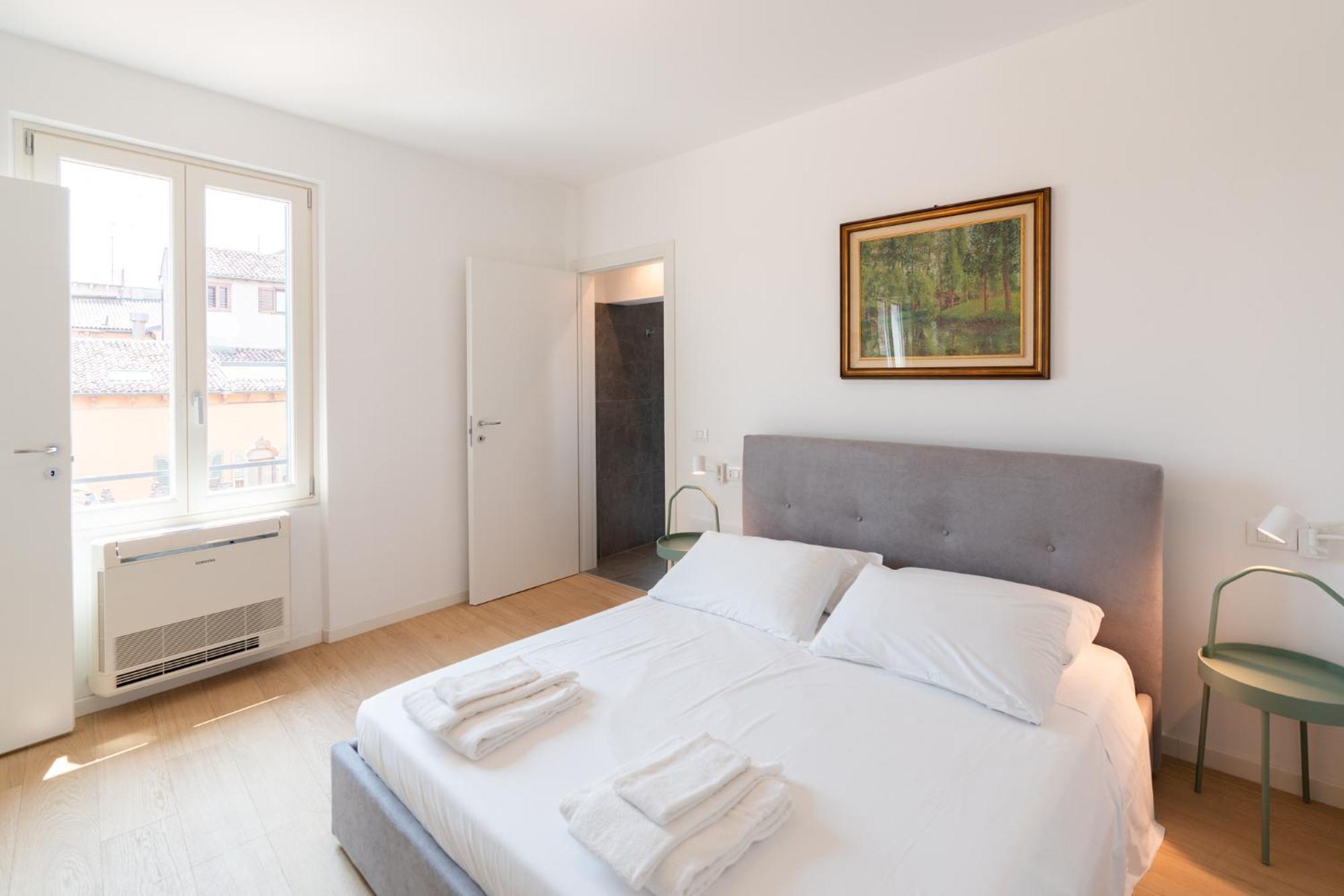 Deluxe One-Bedroom Apartment City View