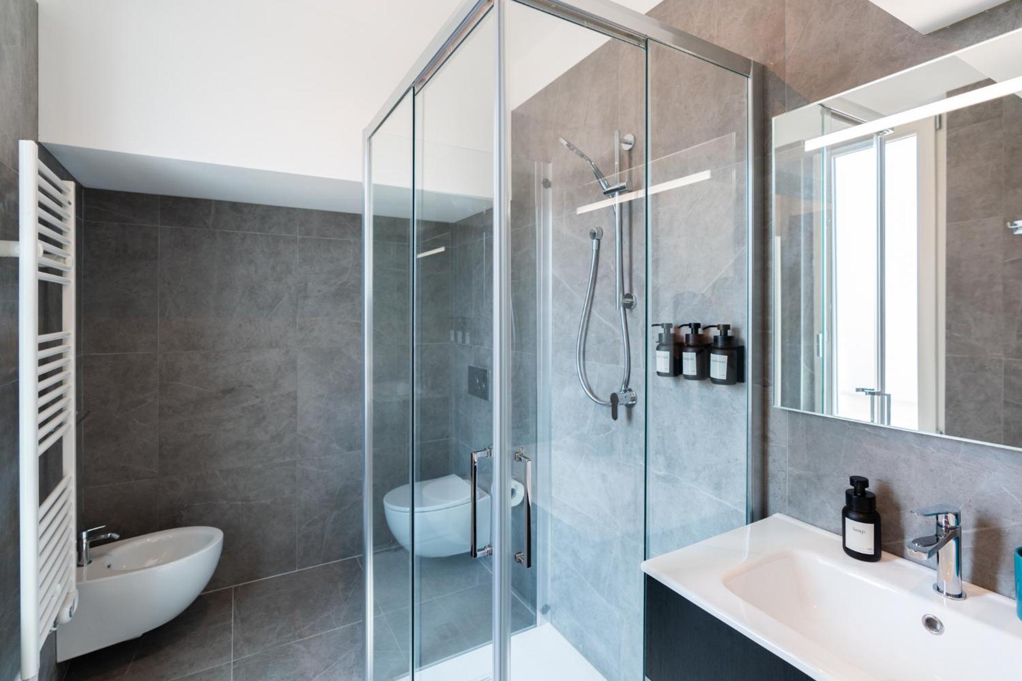 Deluxe One-Bedroom Apartment City View