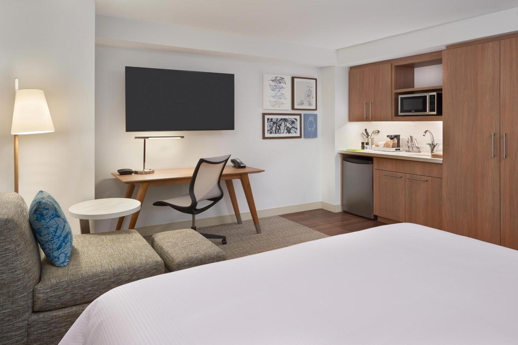 Guest Room, 1 King,1609358704:JPEG