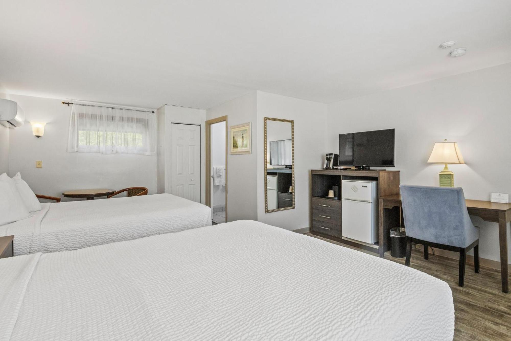 Queen Room with Two Queen Beds,1610231741:JPEG