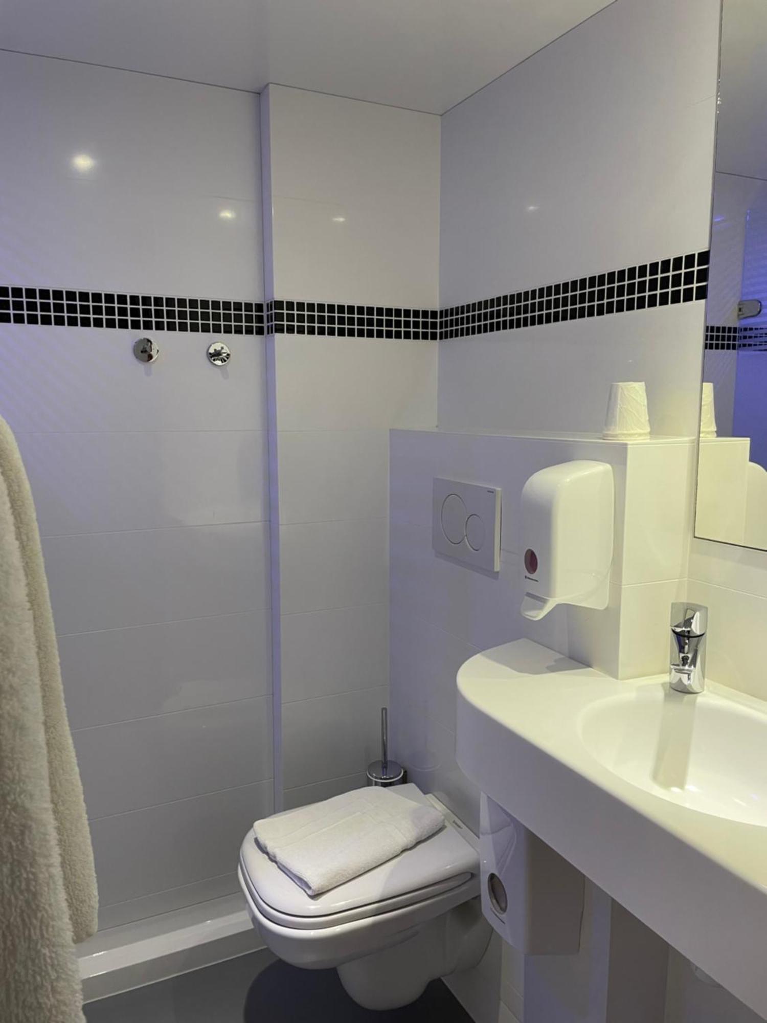 Chambre Triple (2 Adultes + 1 Enfant)