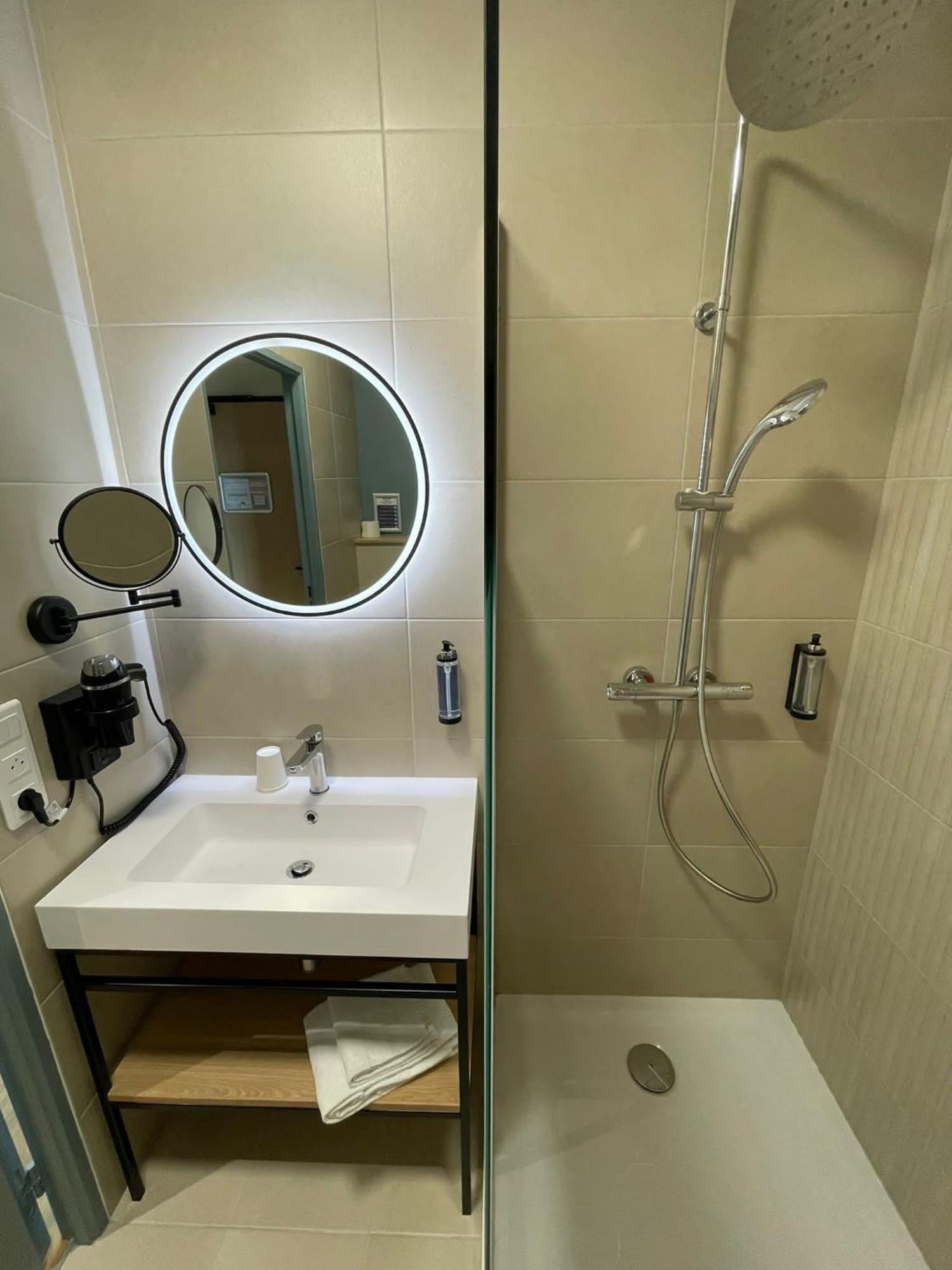 Standard Queen Room,1630798934:JPEG