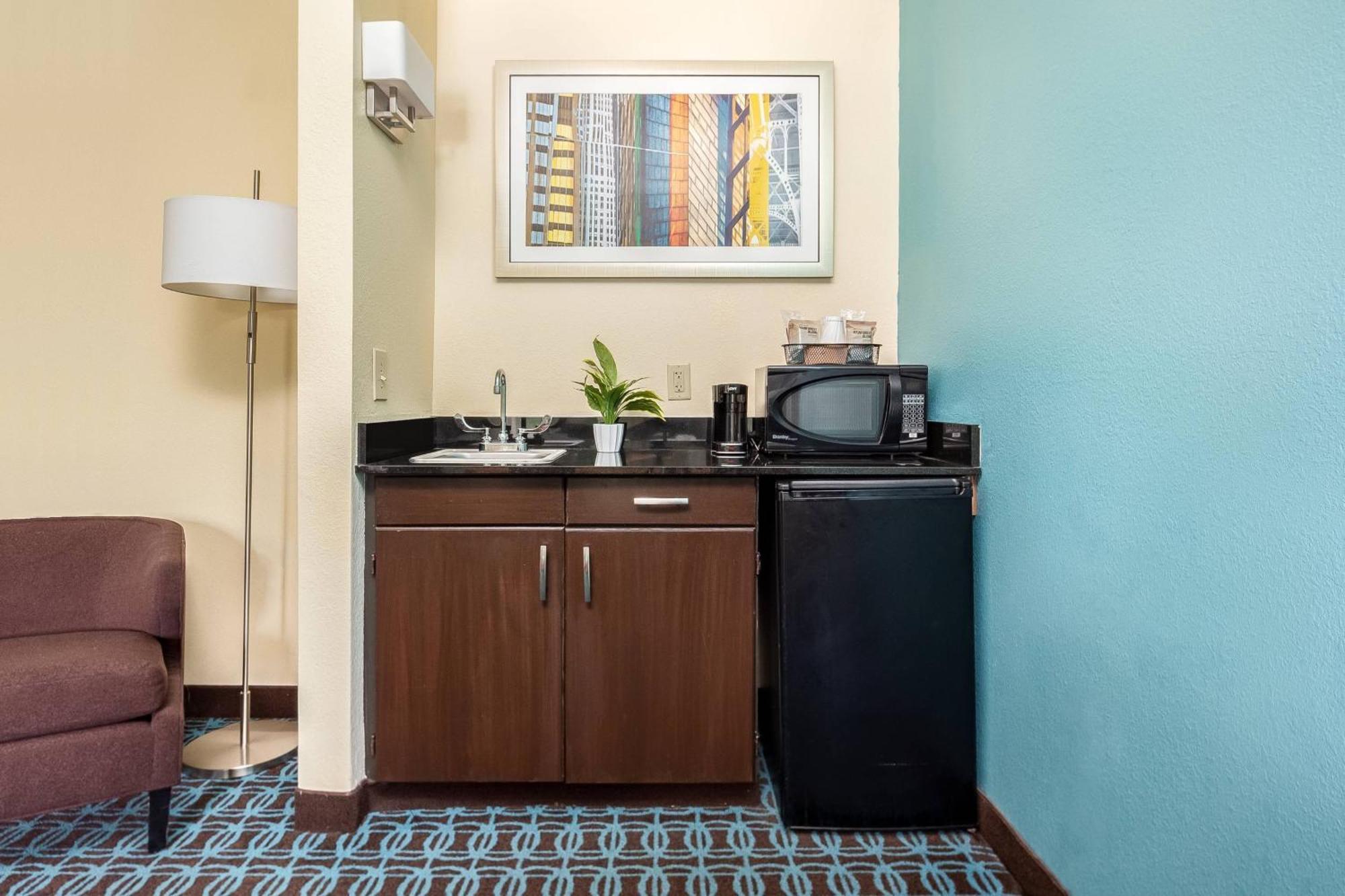 King Suite with Wet Bar