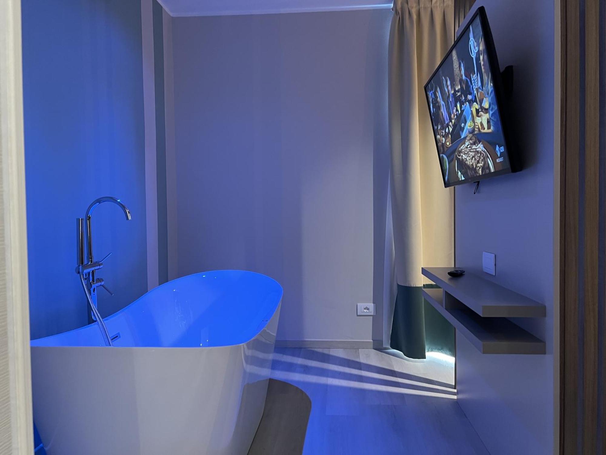 Deluxe Suite Spa Bath