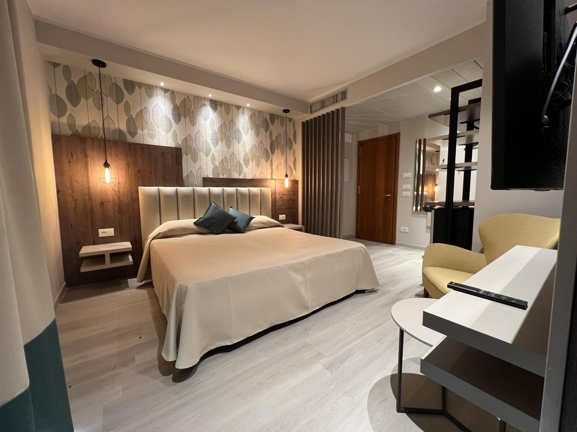 Deluxe Suite Spa Bath