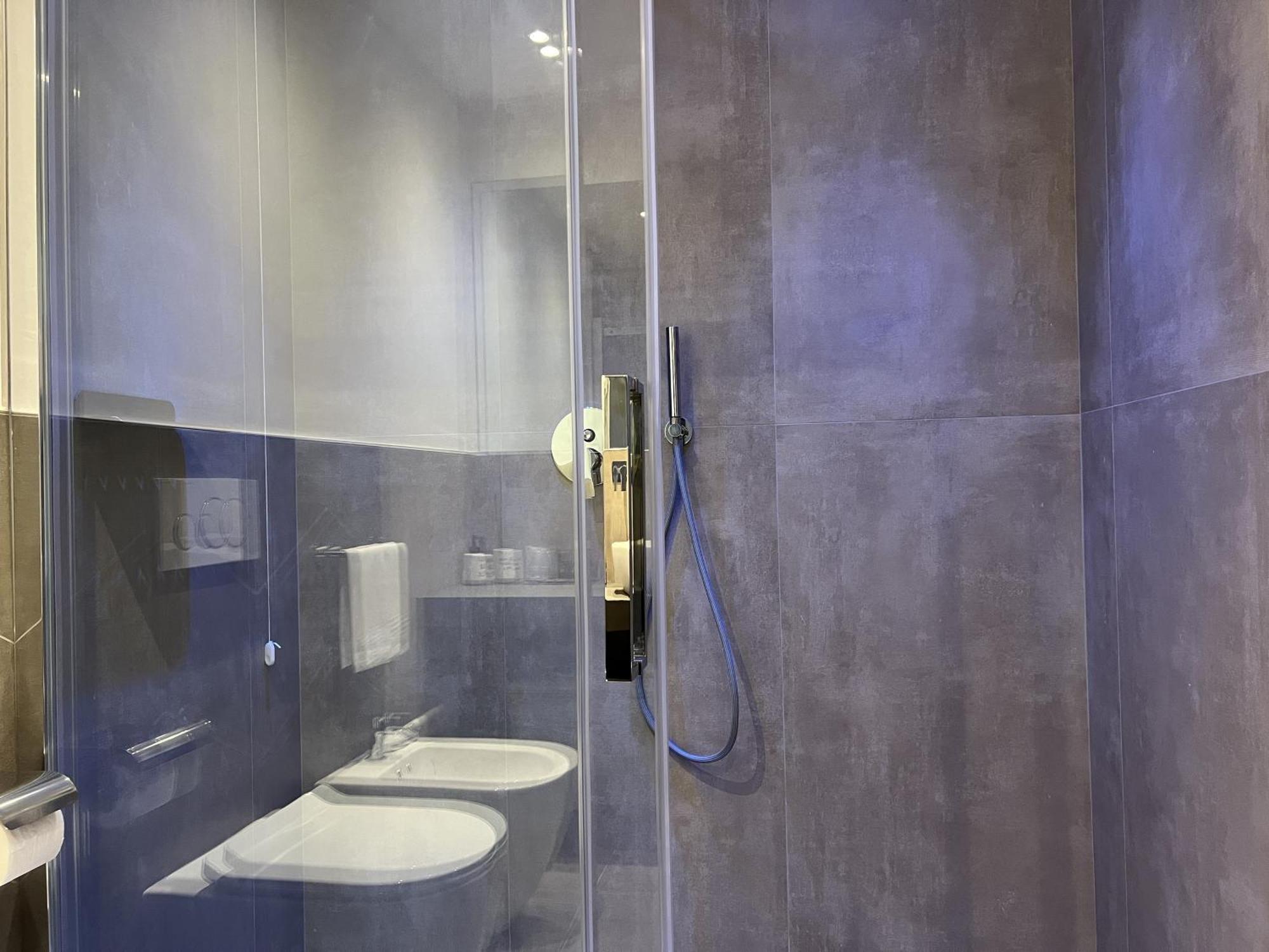Deluxe Suite Spa Bath