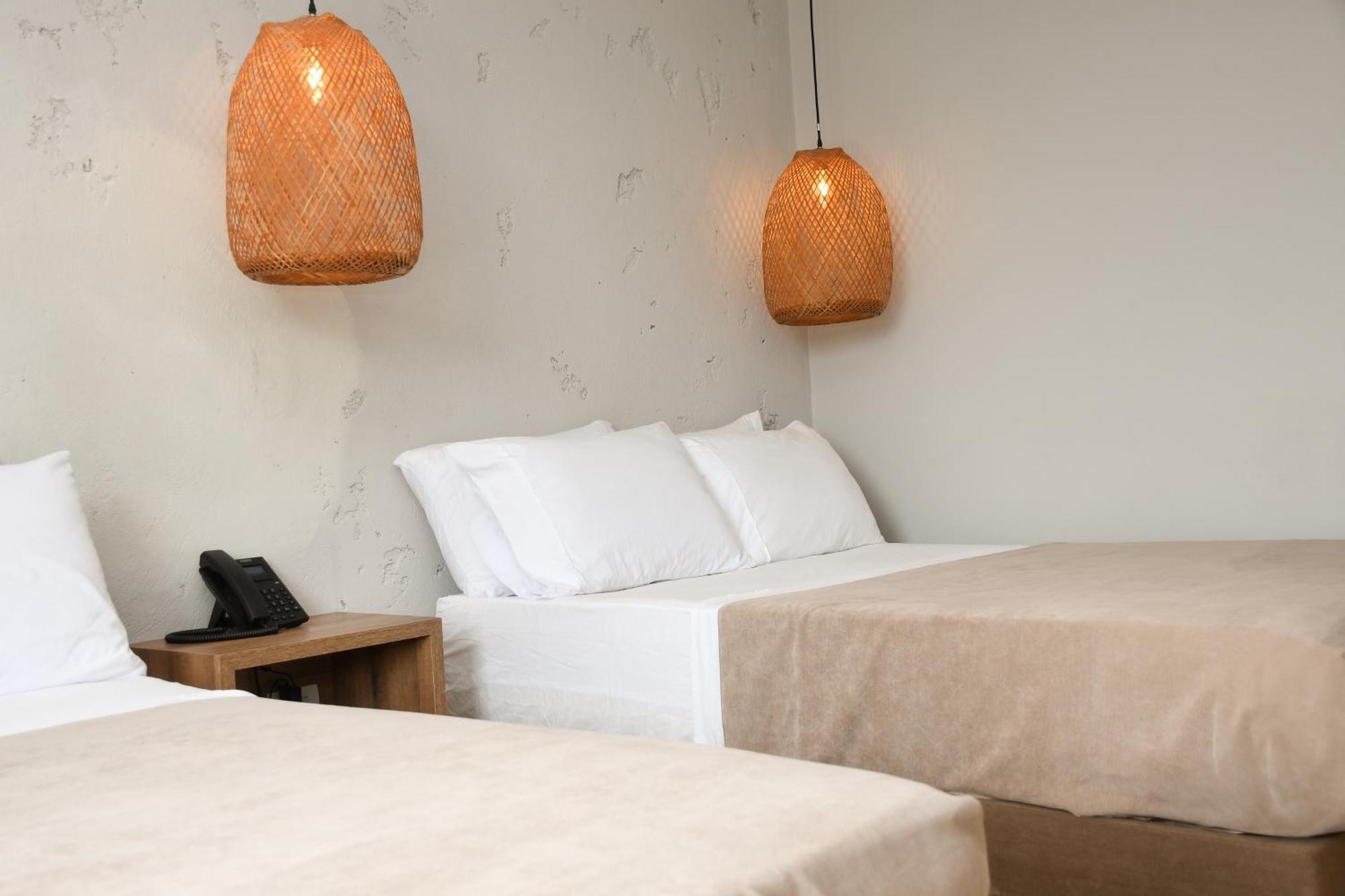 Quarto com 2 Camas de Solteiro e Varanda