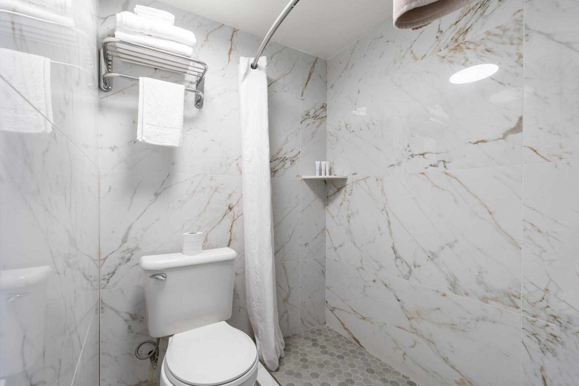 Triple Room,1643829105:JPEG