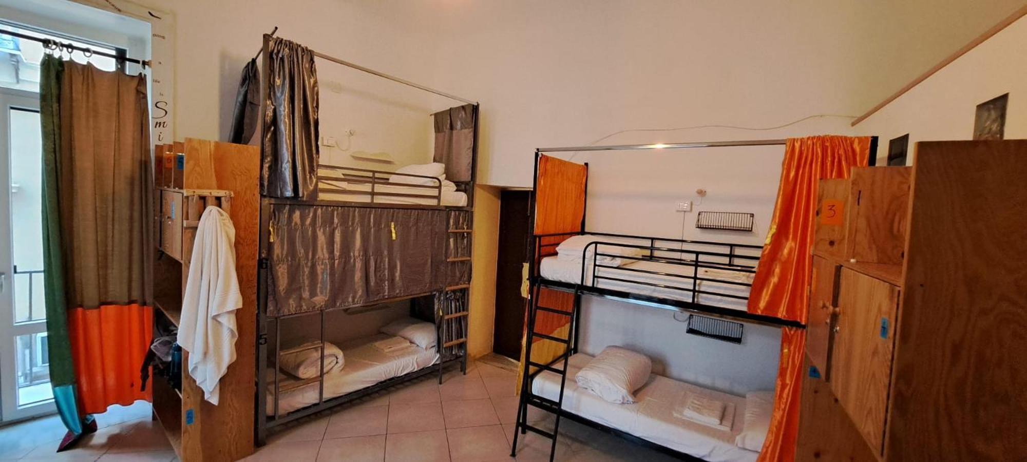 Bed 6-Bed Dormitory Room