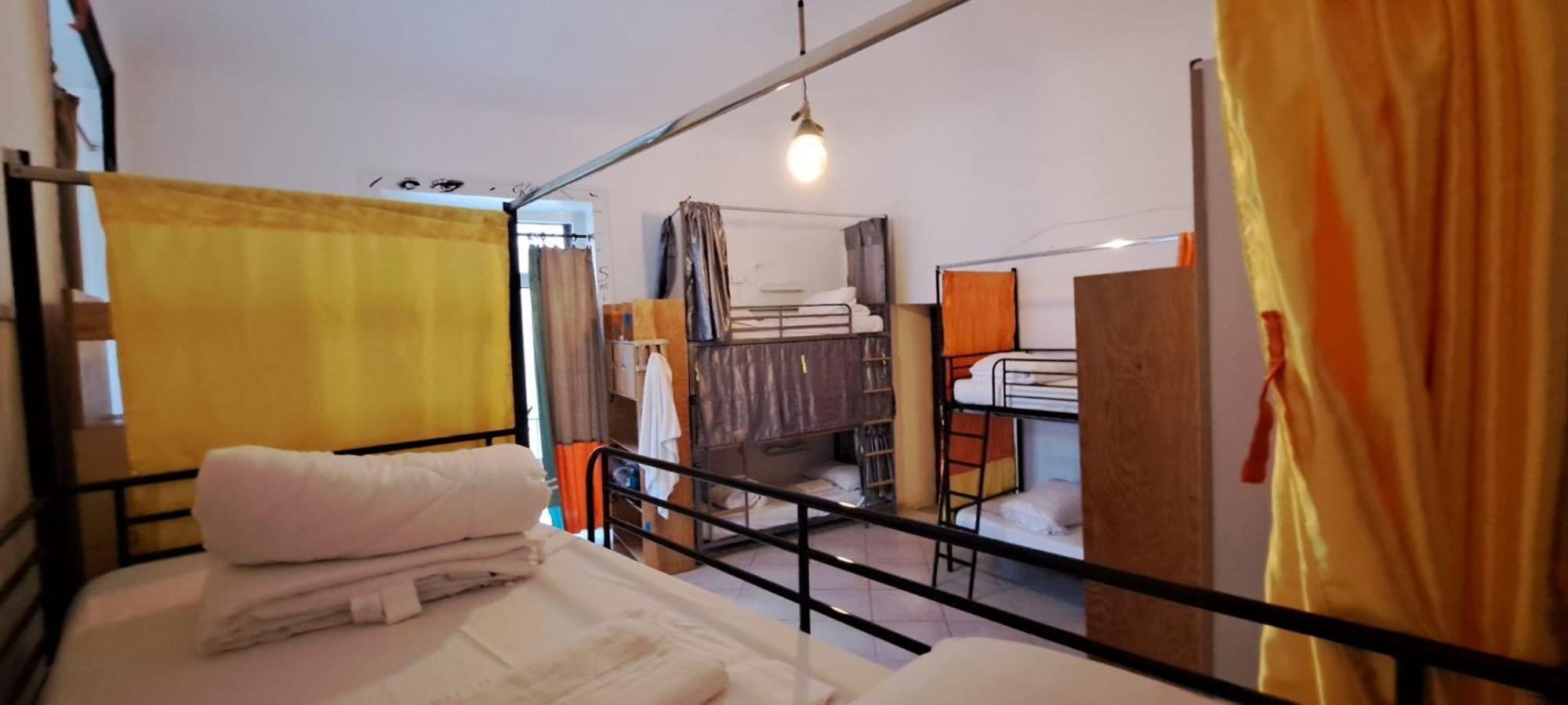 Bed 6-Bed Dormitory Room