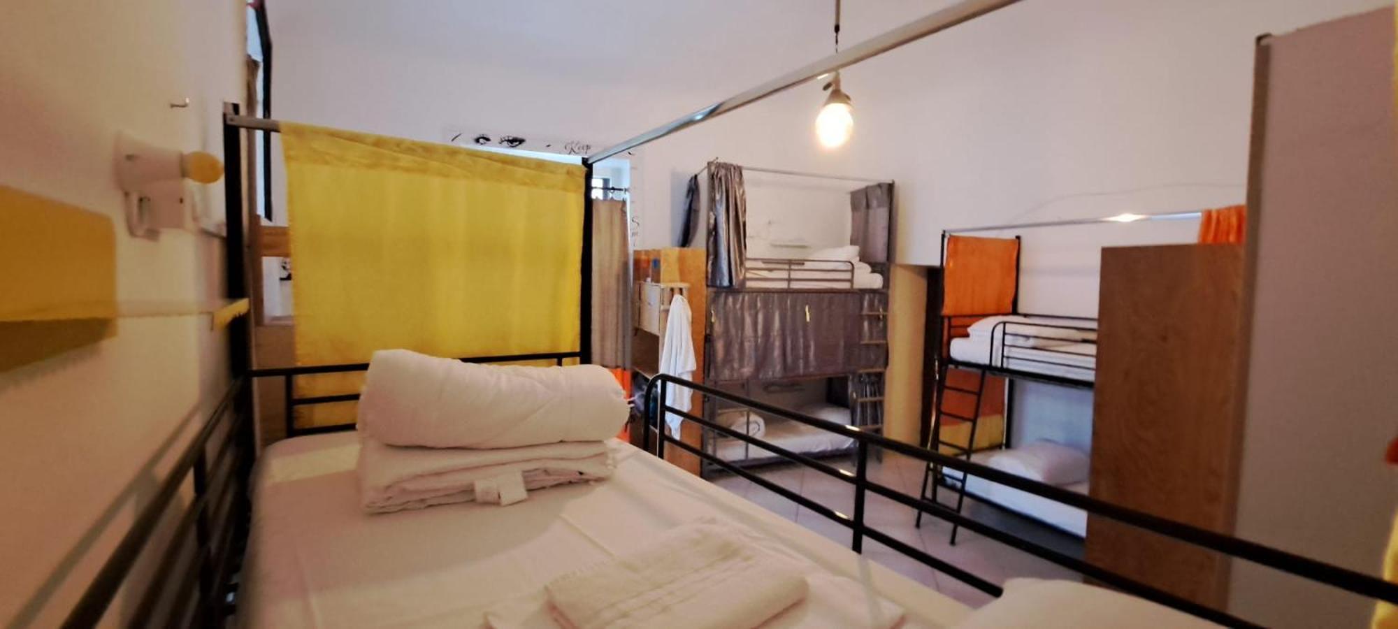 Bed 6-Bed Dormitory Room