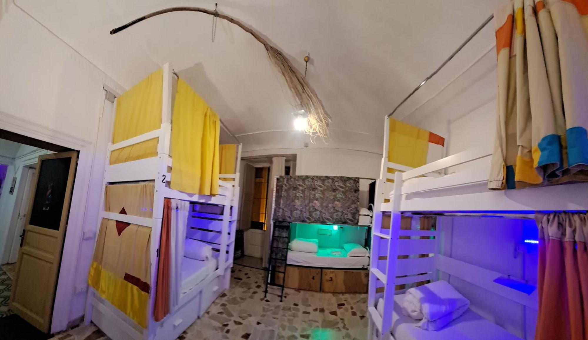 Bed 6-Bed Dormitory Room