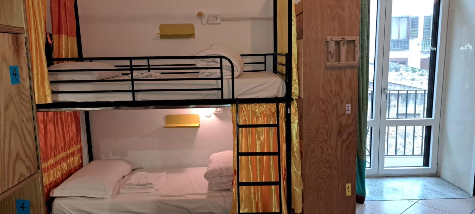 Bed 6-Bed Dormitory Room