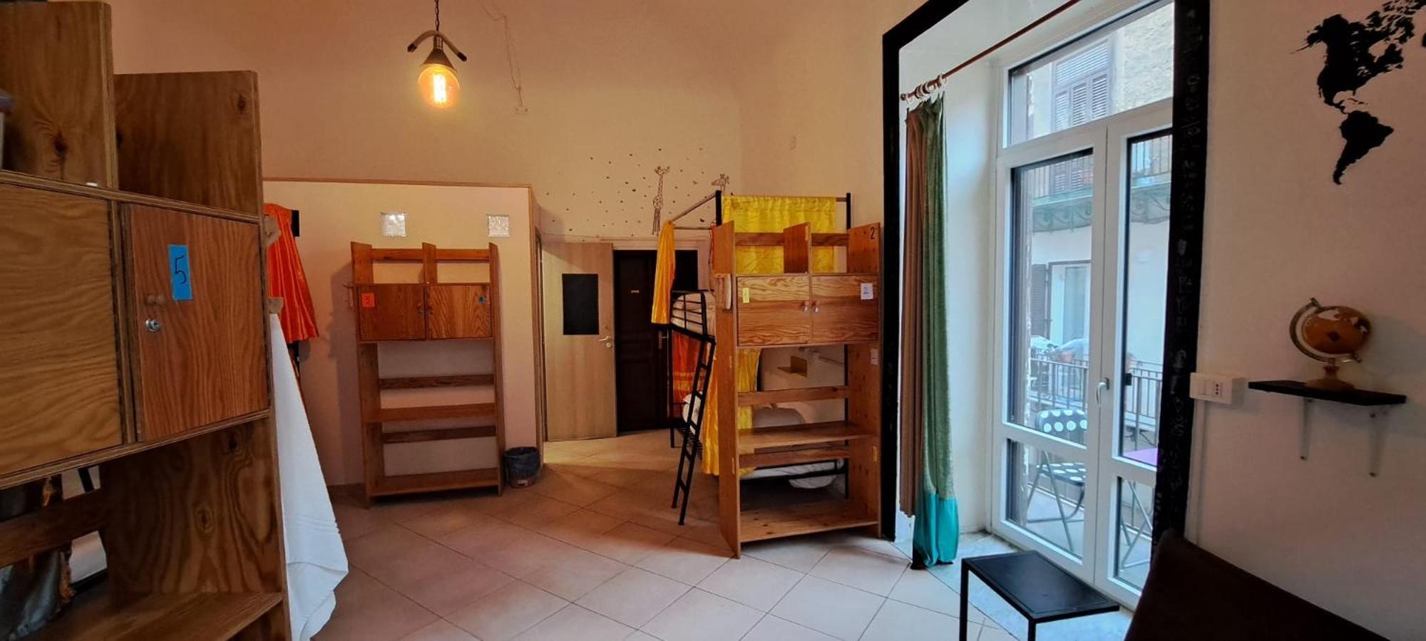 Bed 6-Bed Dormitory Room
