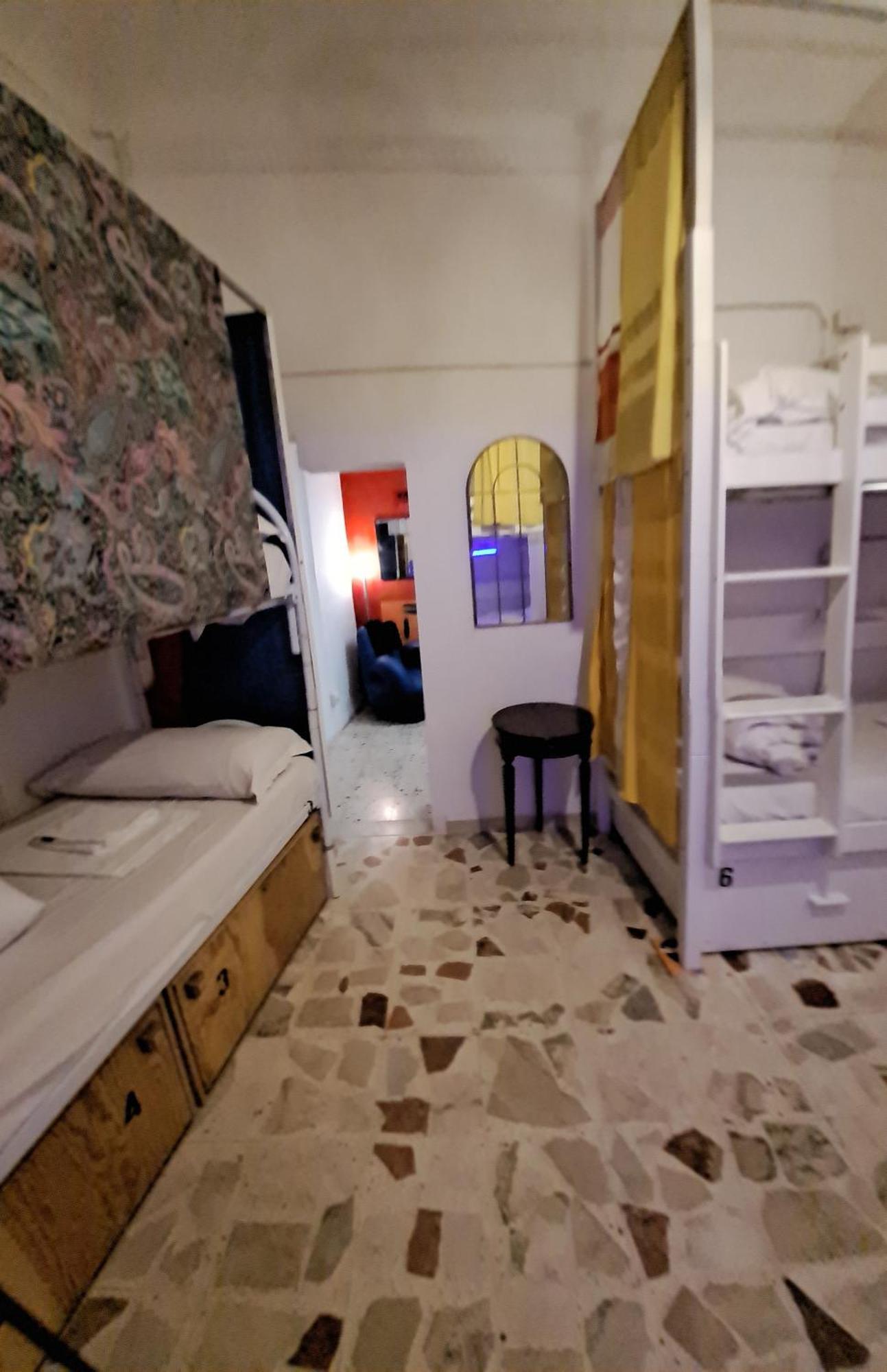 Bed 6-Bed Dormitory Room